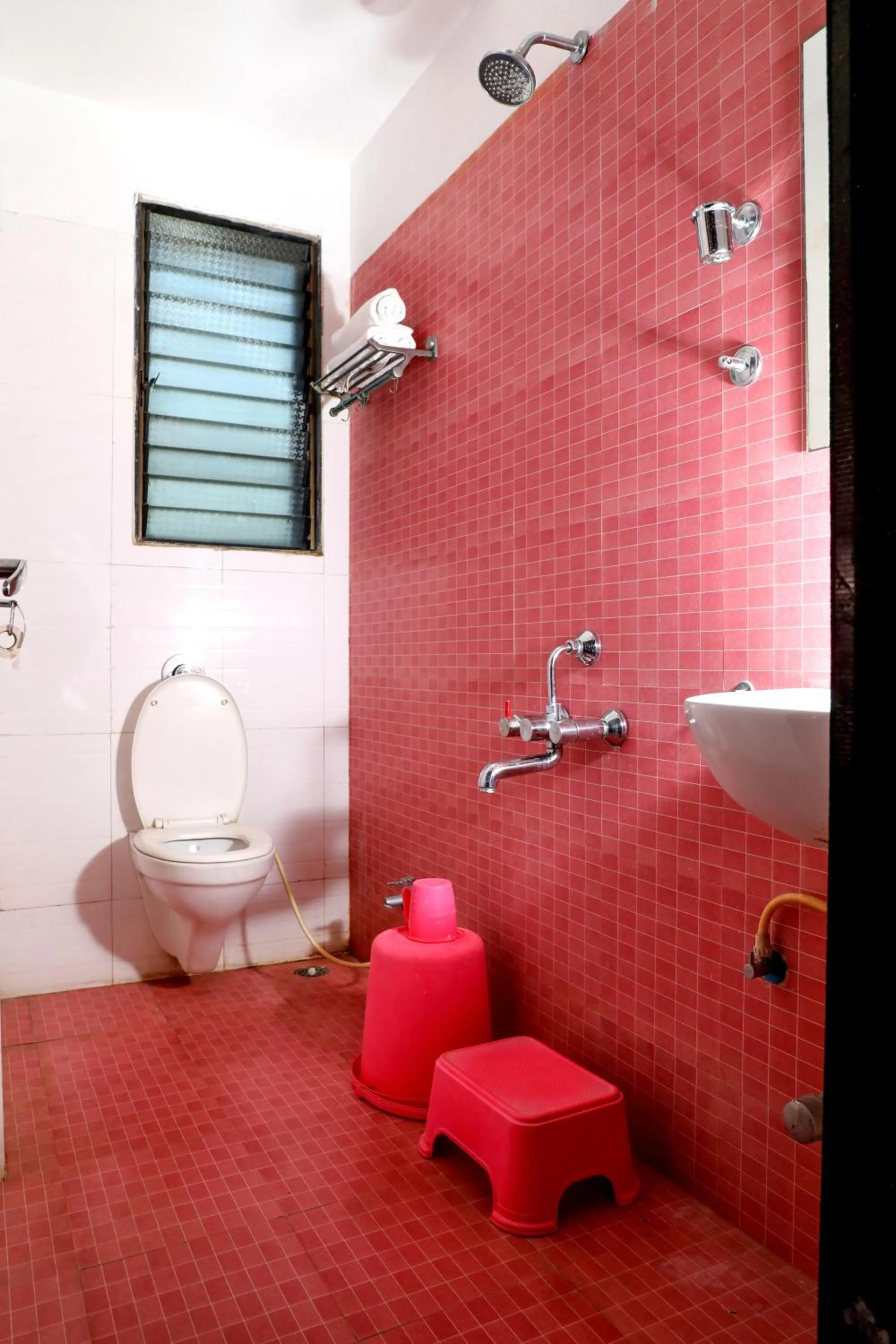 Toilet in Hotel Sai Grand Castle Inn