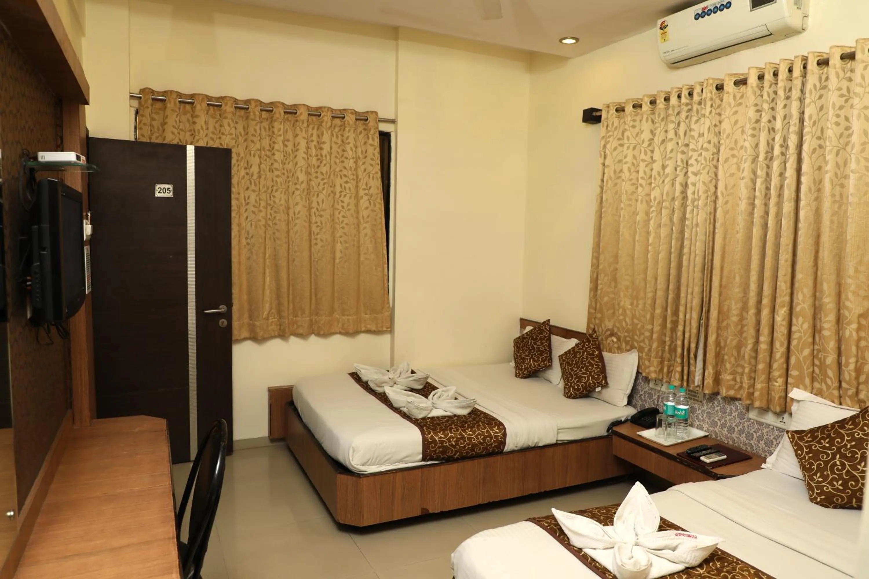 Photo of the whole room, Bed in Hotel Sai Grand Castle Inn