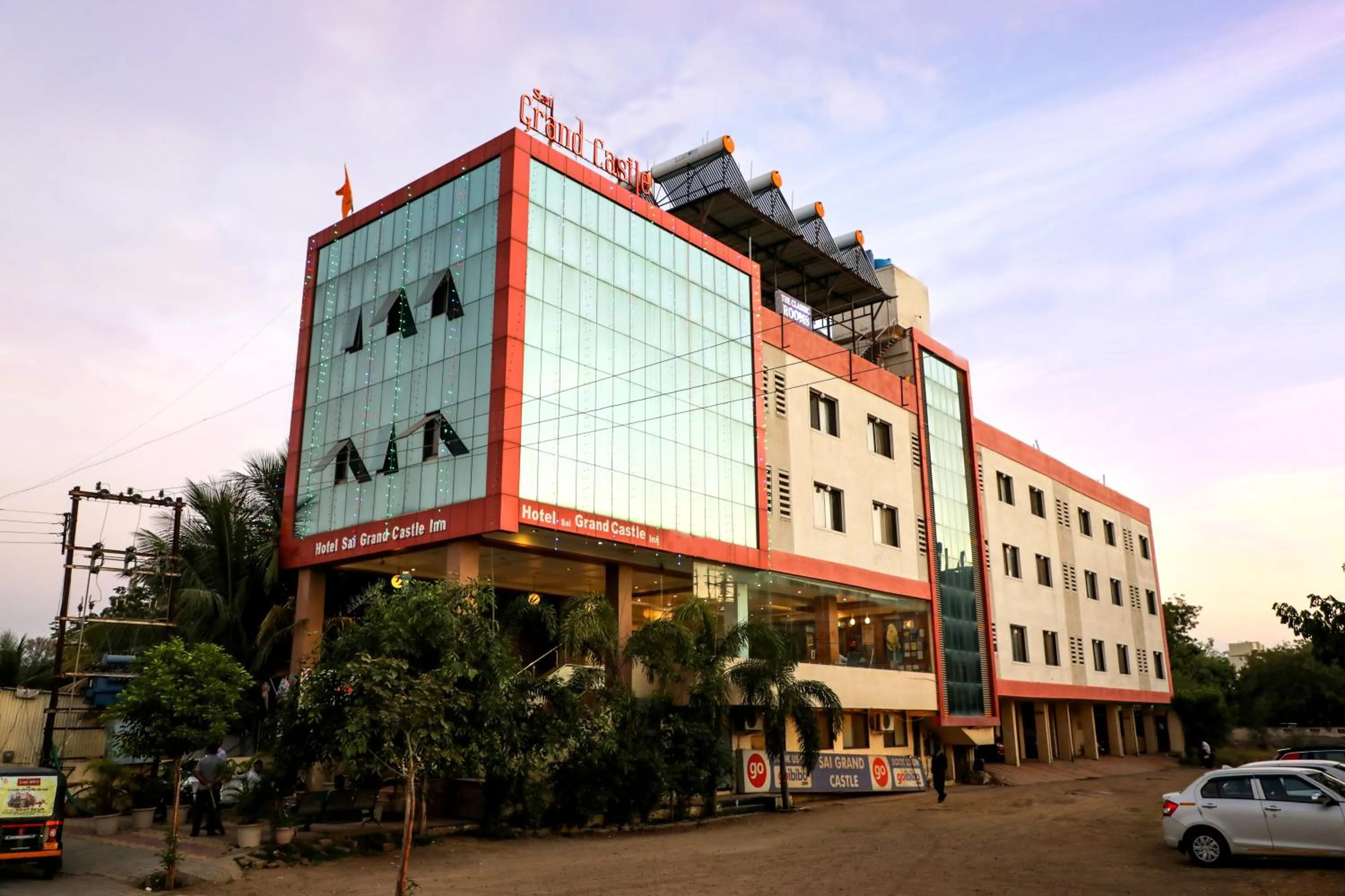 Facade/entrance in Hotel Sai Grand Castle Inn