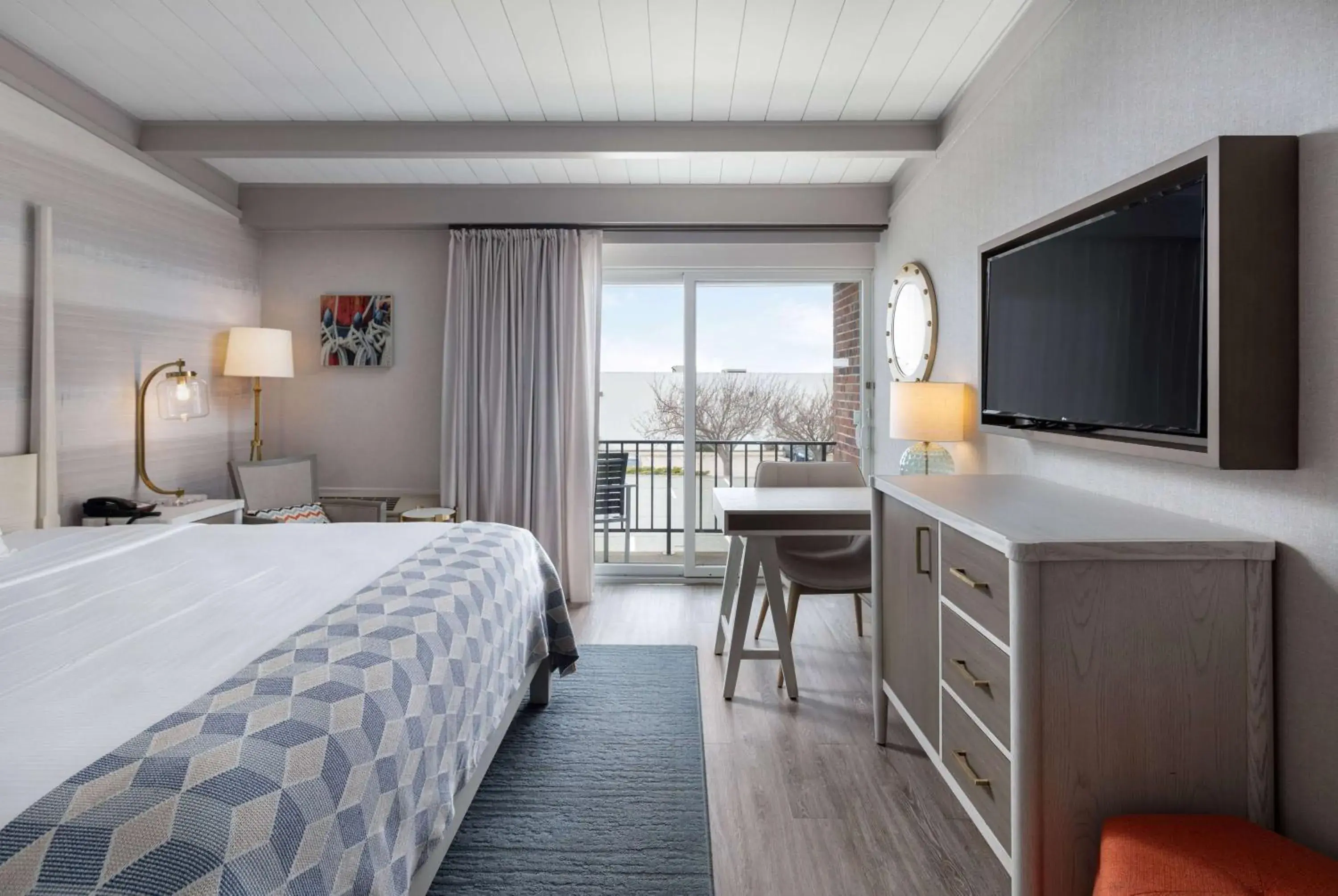 Photo of the whole room in Howard Johnson by Wyndham Middletown Newport Area Photo of the whole room in Howard Johnson by Wyndham Middletown Newport Area