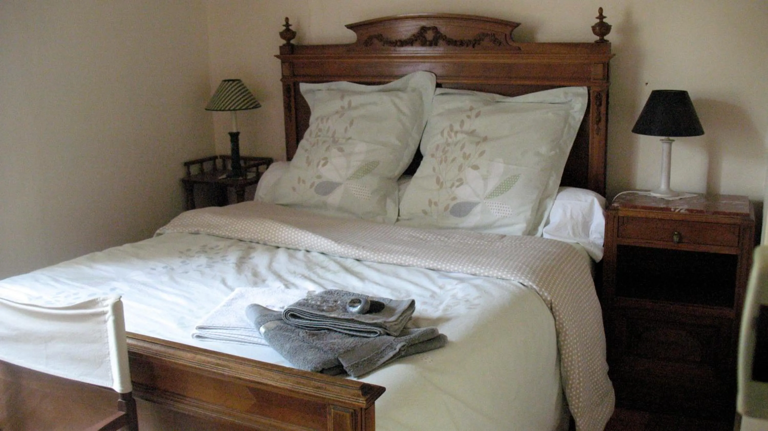 Bed in La Mesnagerie