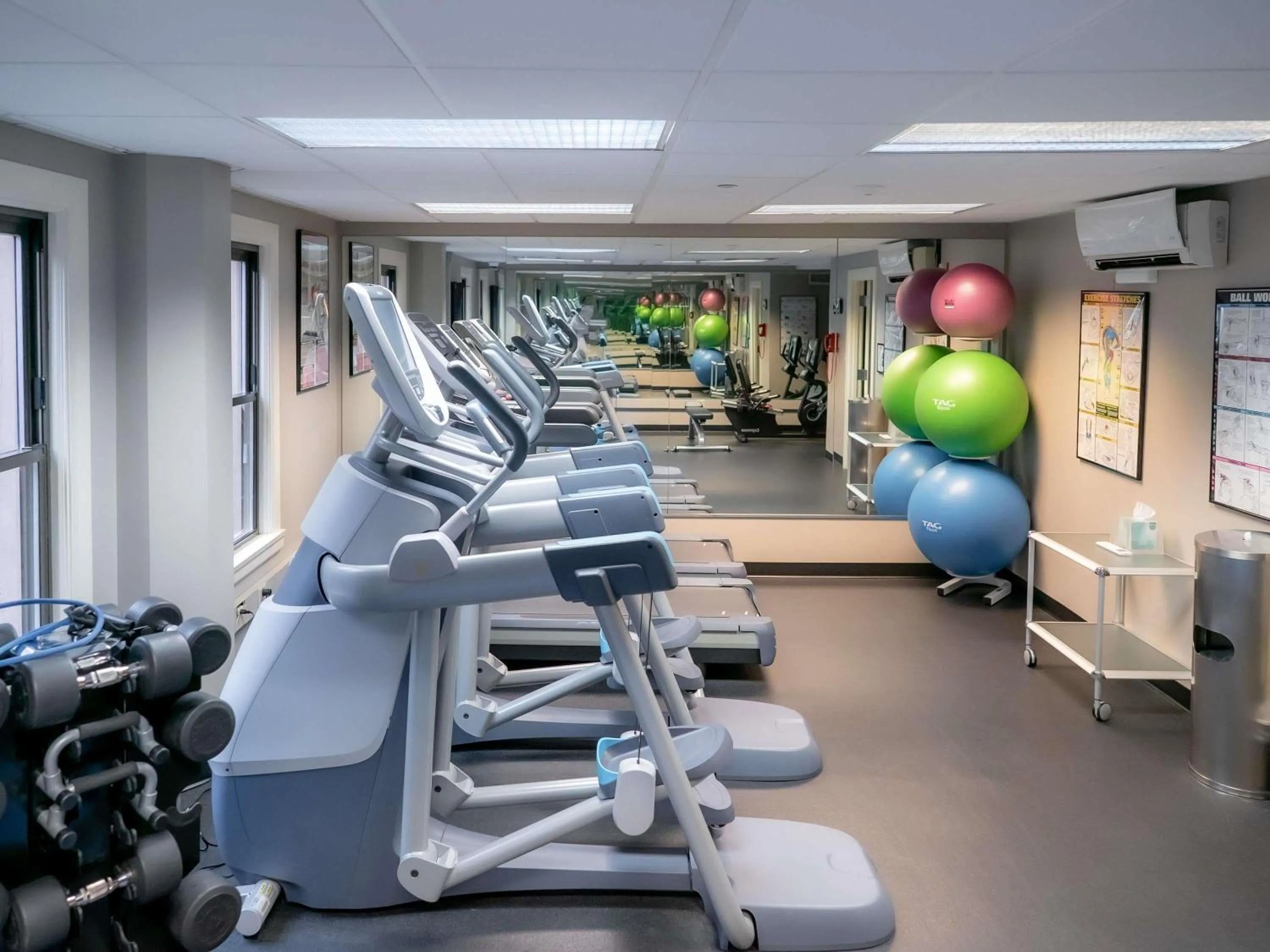 Fitness centre/facilities in Ändra Hotel Seattle - MGallery Collection