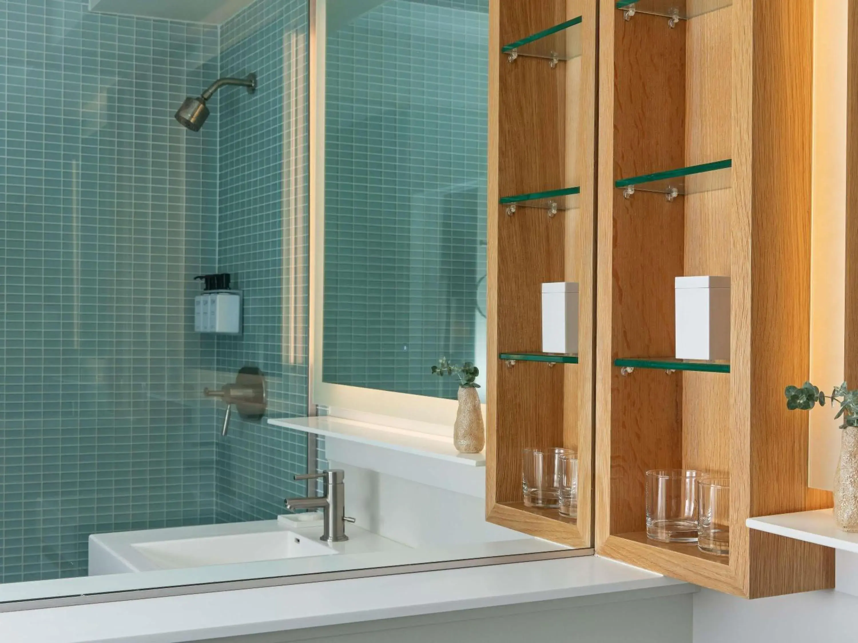 Classic Queen Room with Cityview in Ändra Hotel Seattle - MGallery Collection Classic Queen Room with Cityview in Ändra Hotel Seattle - MGallery Collection