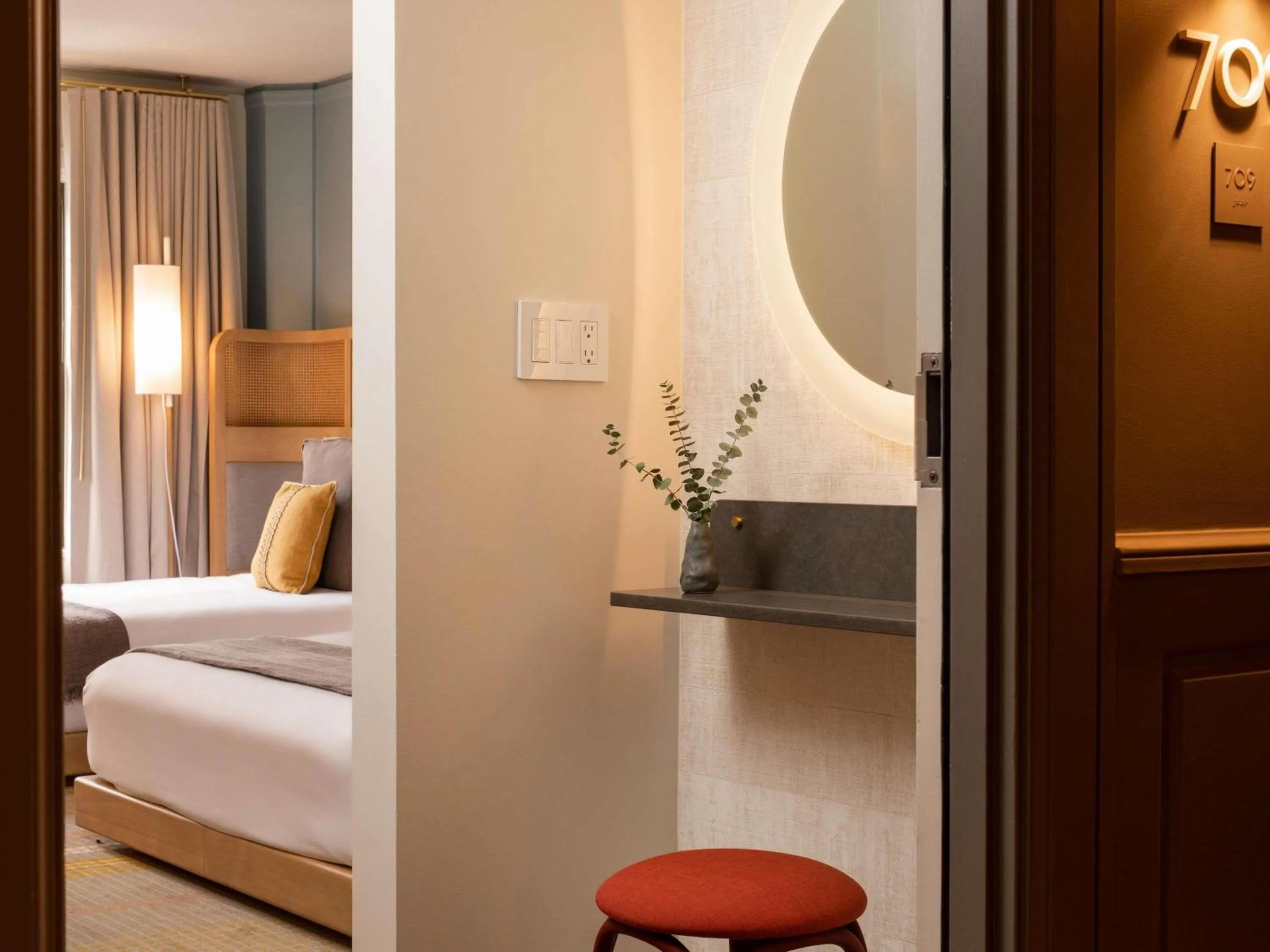 Bedroom, Bed in Ändra Hotel Seattle - MGallery Collection