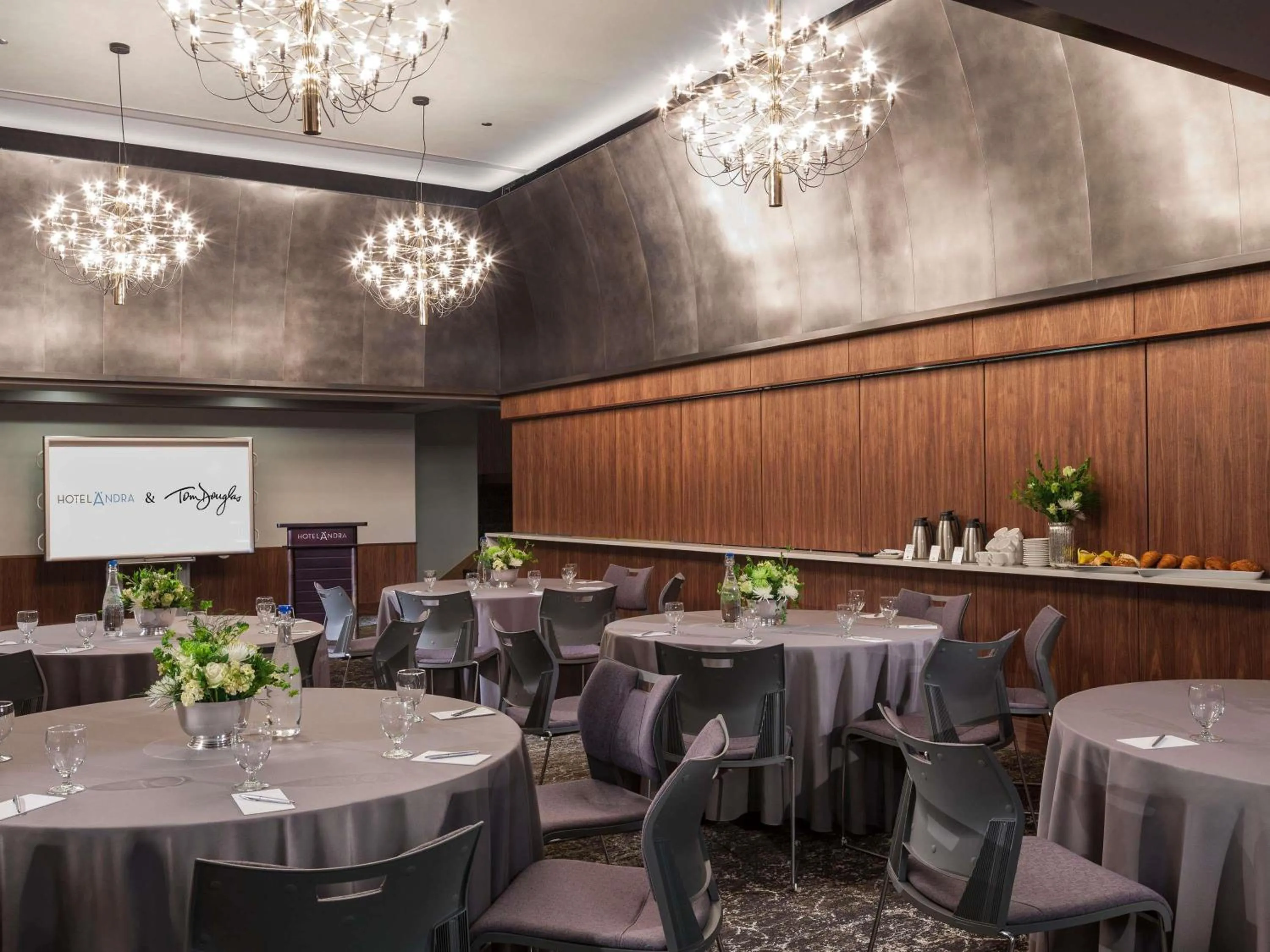 Meeting/conference room in Ändra Hotel Seattle - MGallery Collection