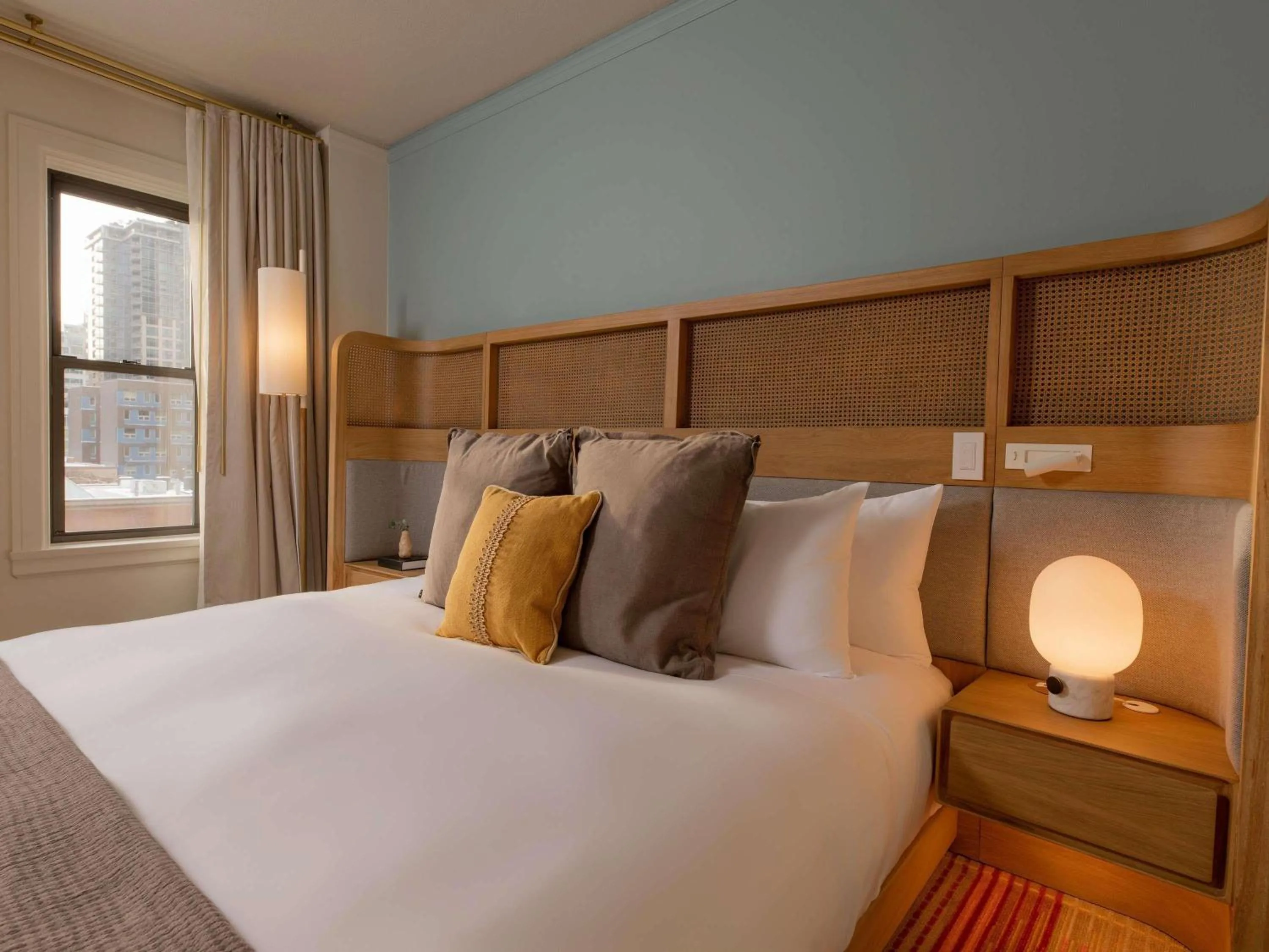 Bedroom, Bed in Ändra Hotel Seattle - MGallery Collection