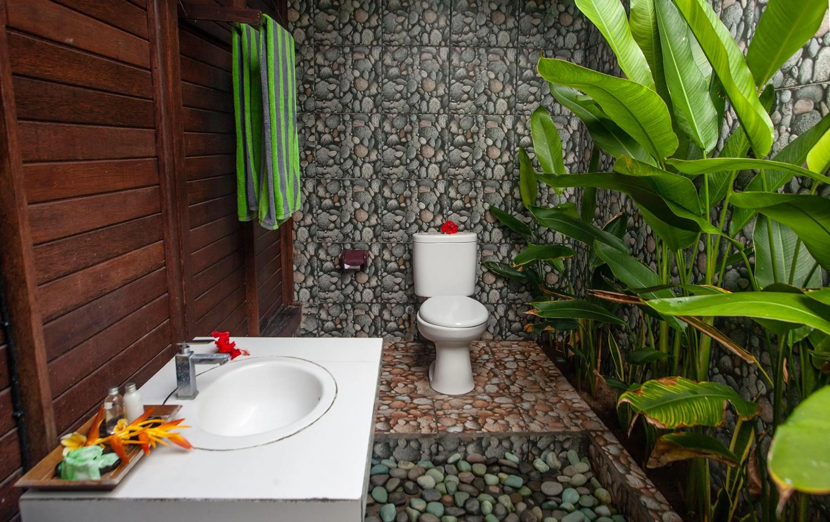 Toilet in Poh Manis Lembongan