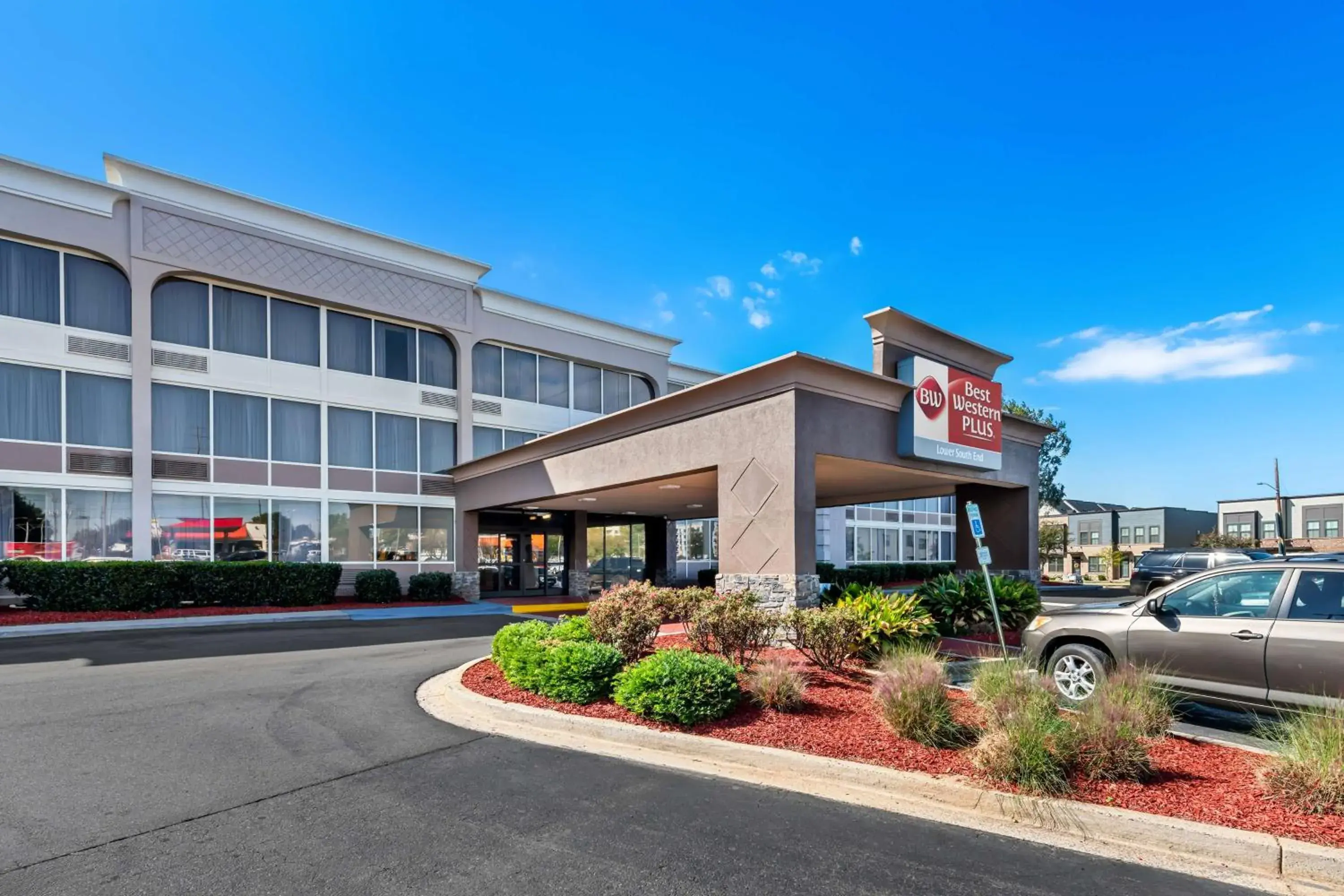 Property building in Best Western Plus Lower South End Property building in Best Western Plus Lower South End