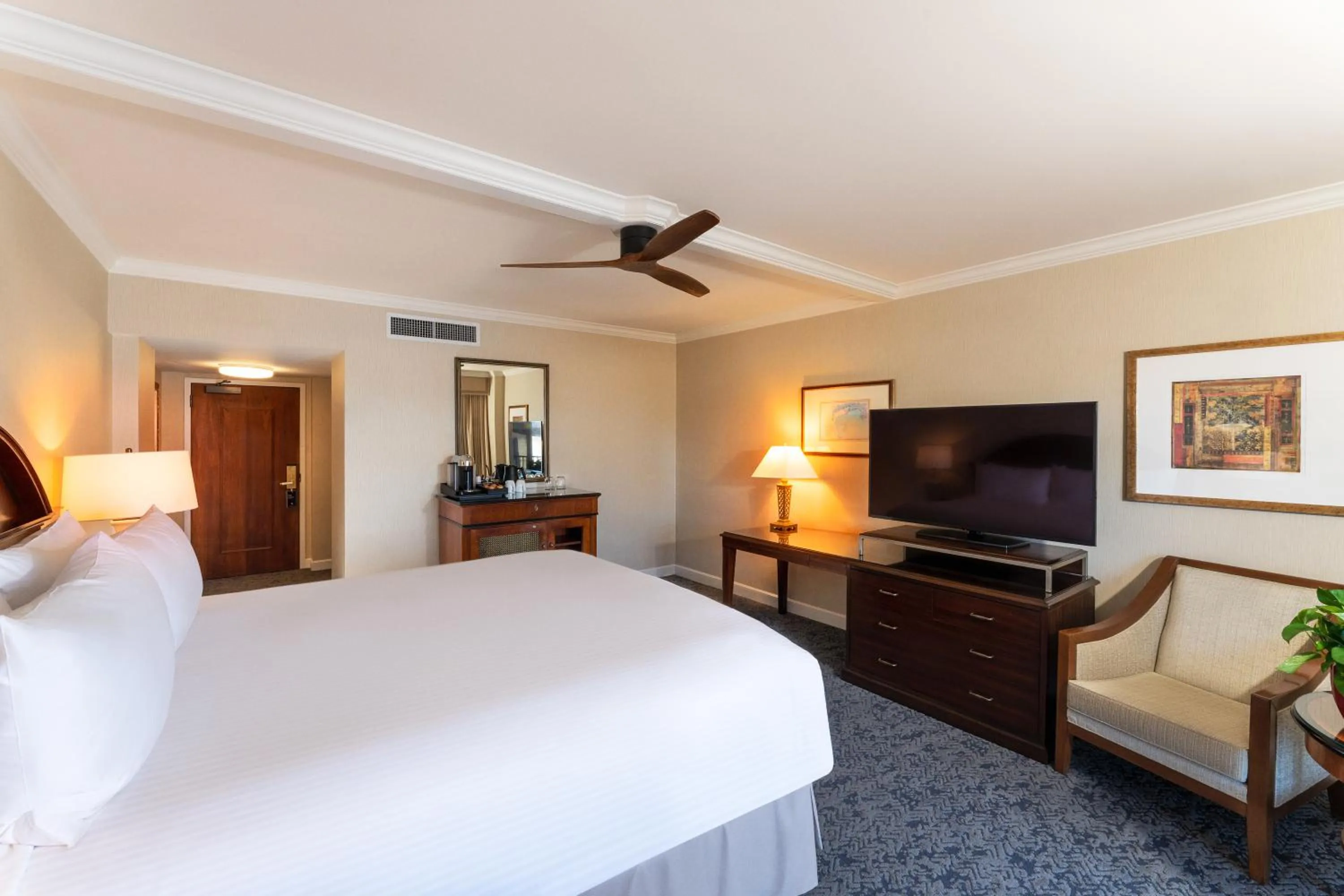Bedroom, Bed in Monterey Plaza Hotel & Spa