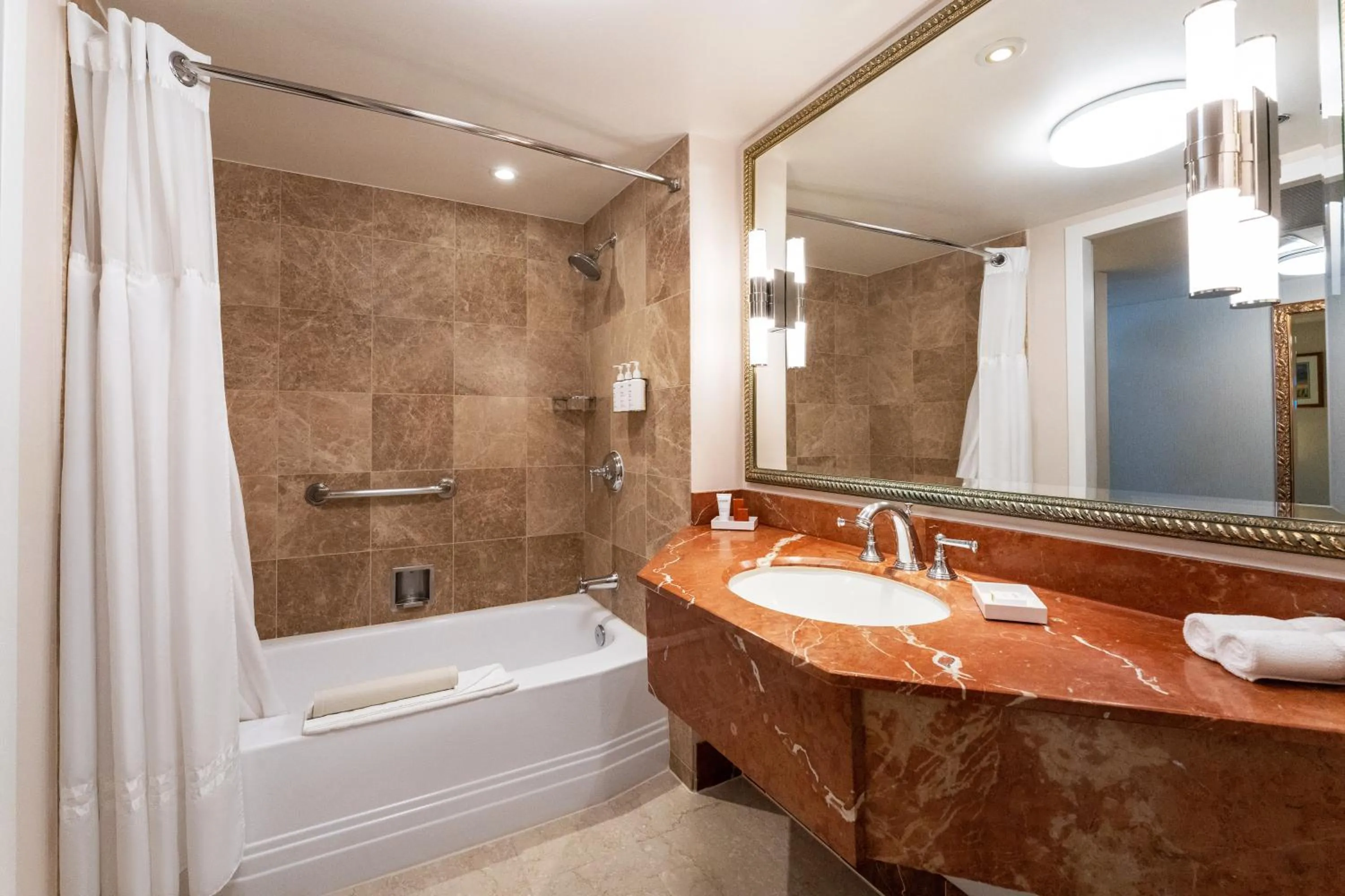 Bathroom in Monterey Plaza Hotel & Spa