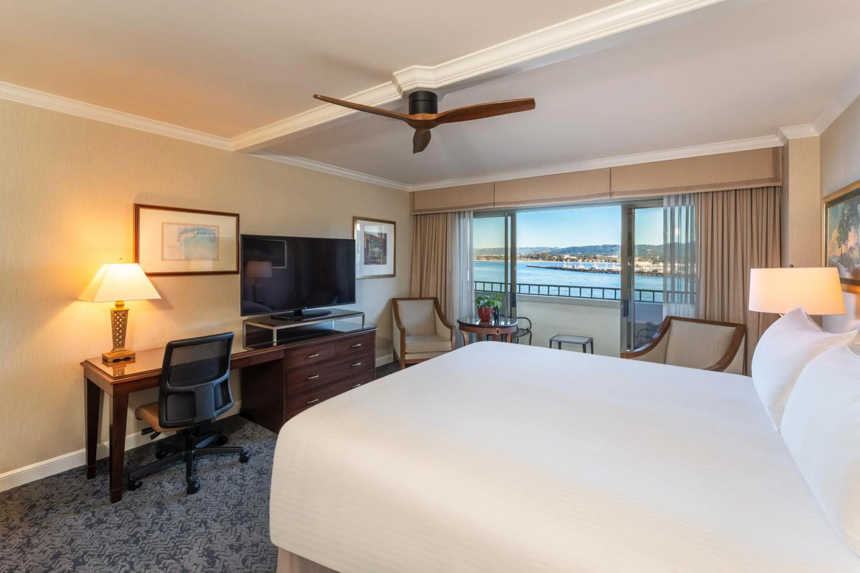 Bedroom, Bed in Monterey Plaza Hotel & Spa
