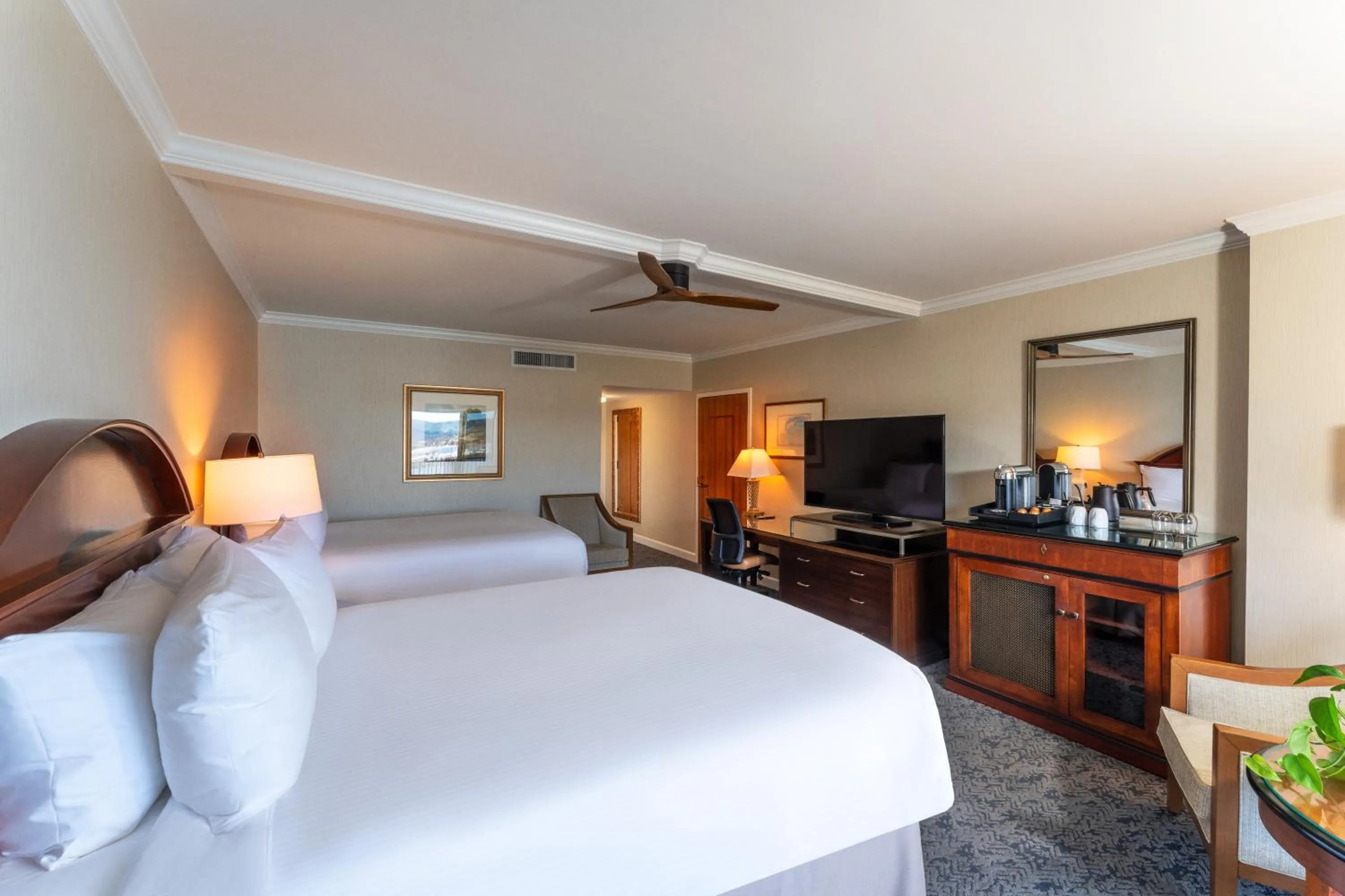 Bedroom, Bed in Monterey Plaza Hotel & Spa