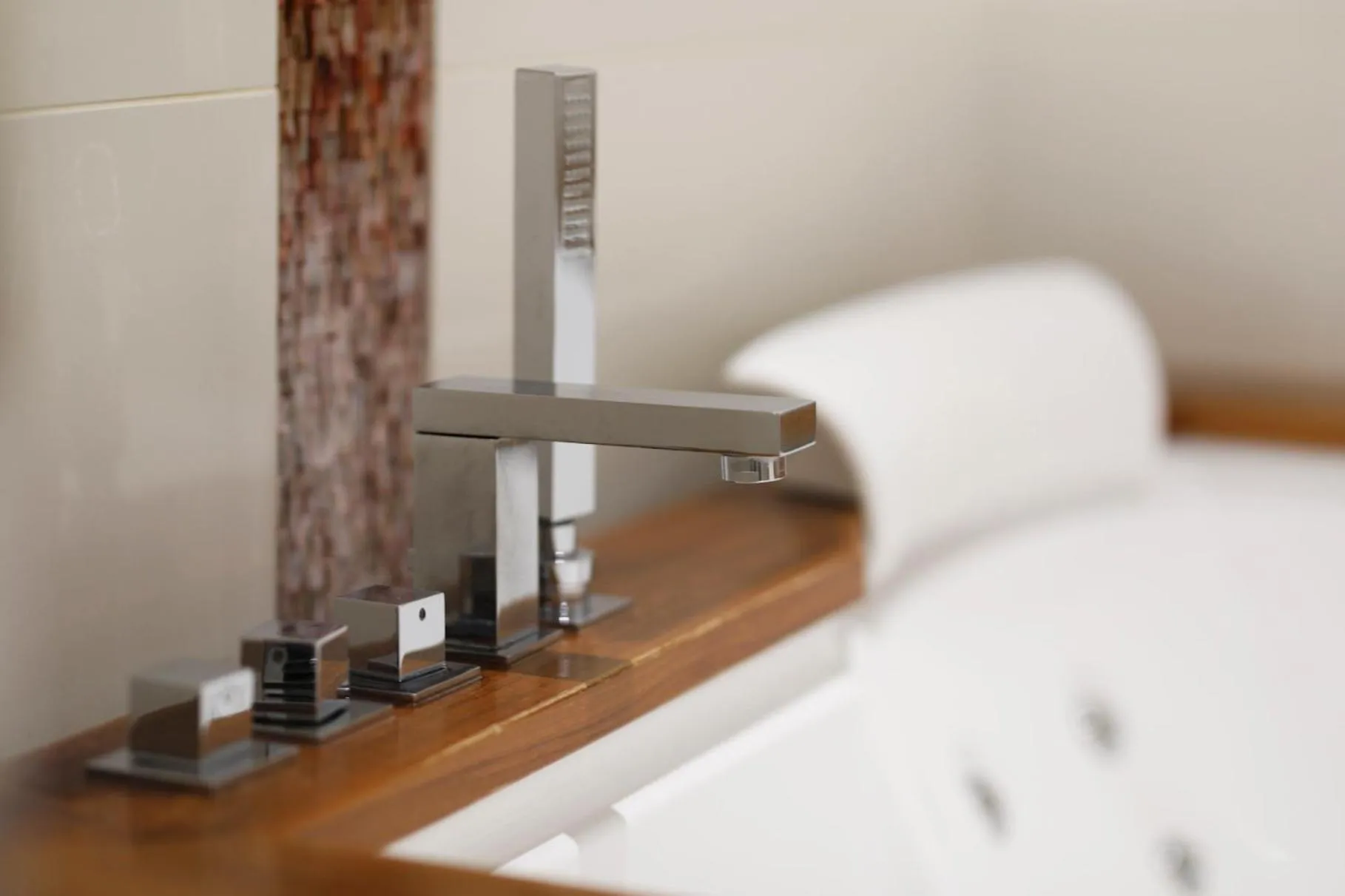 Hot Tub, Bed in Boutique Hotel Calzavecchio