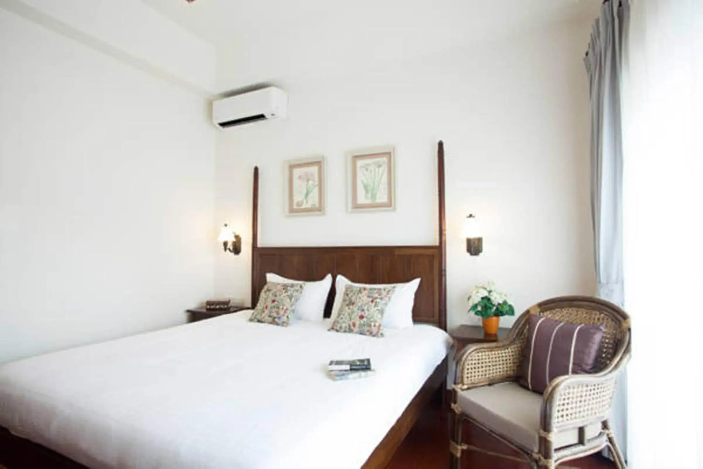 Bed in La Pillow 8 Bed in La Pillow 8