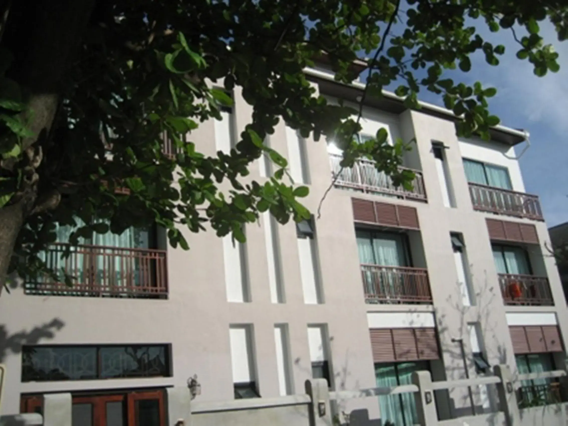 Facade/entrance in La Pillow 8 Facade/entrance in La Pillow 8