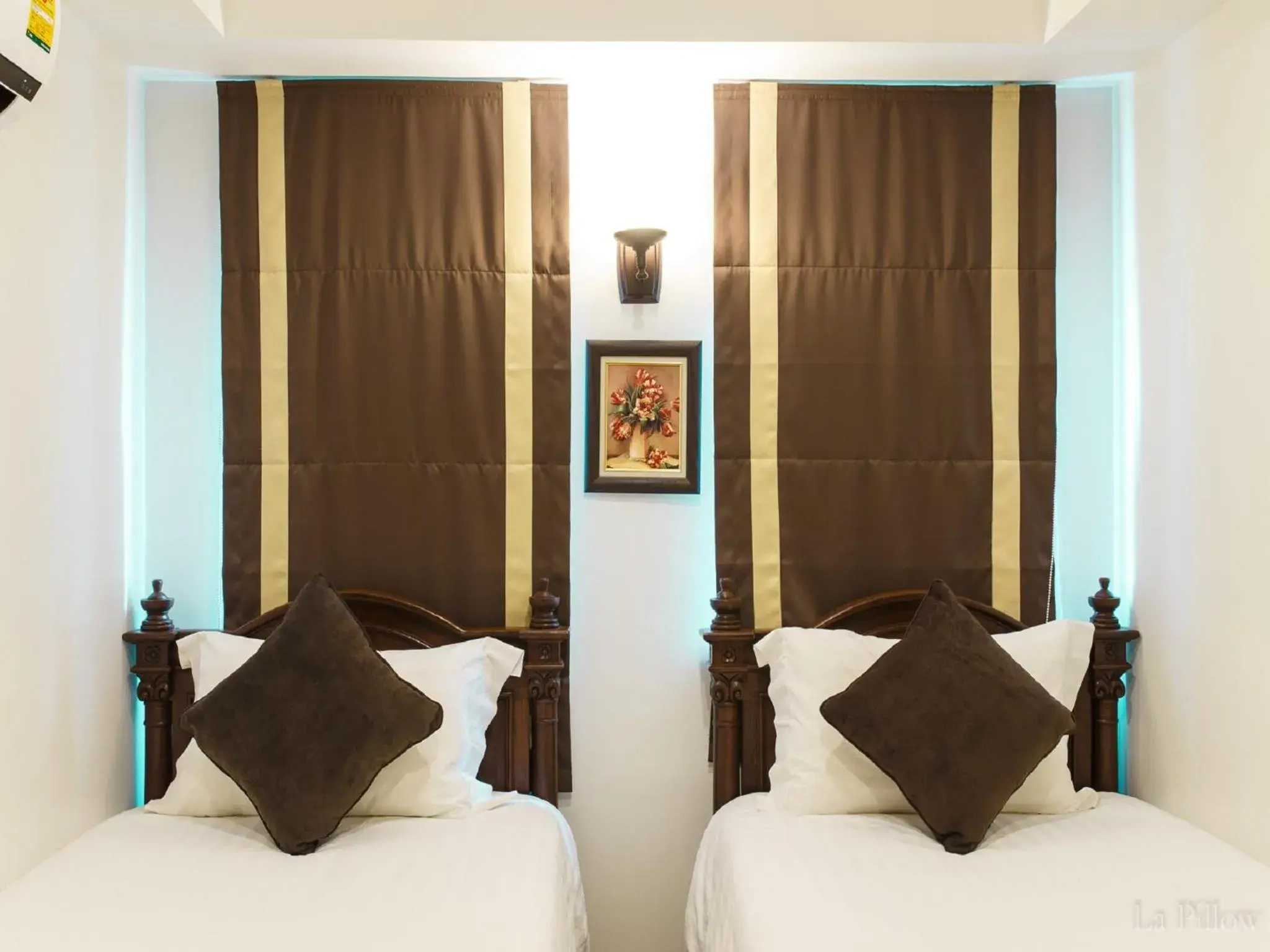 Bed in La Pillow 8 Bed in La Pillow 8