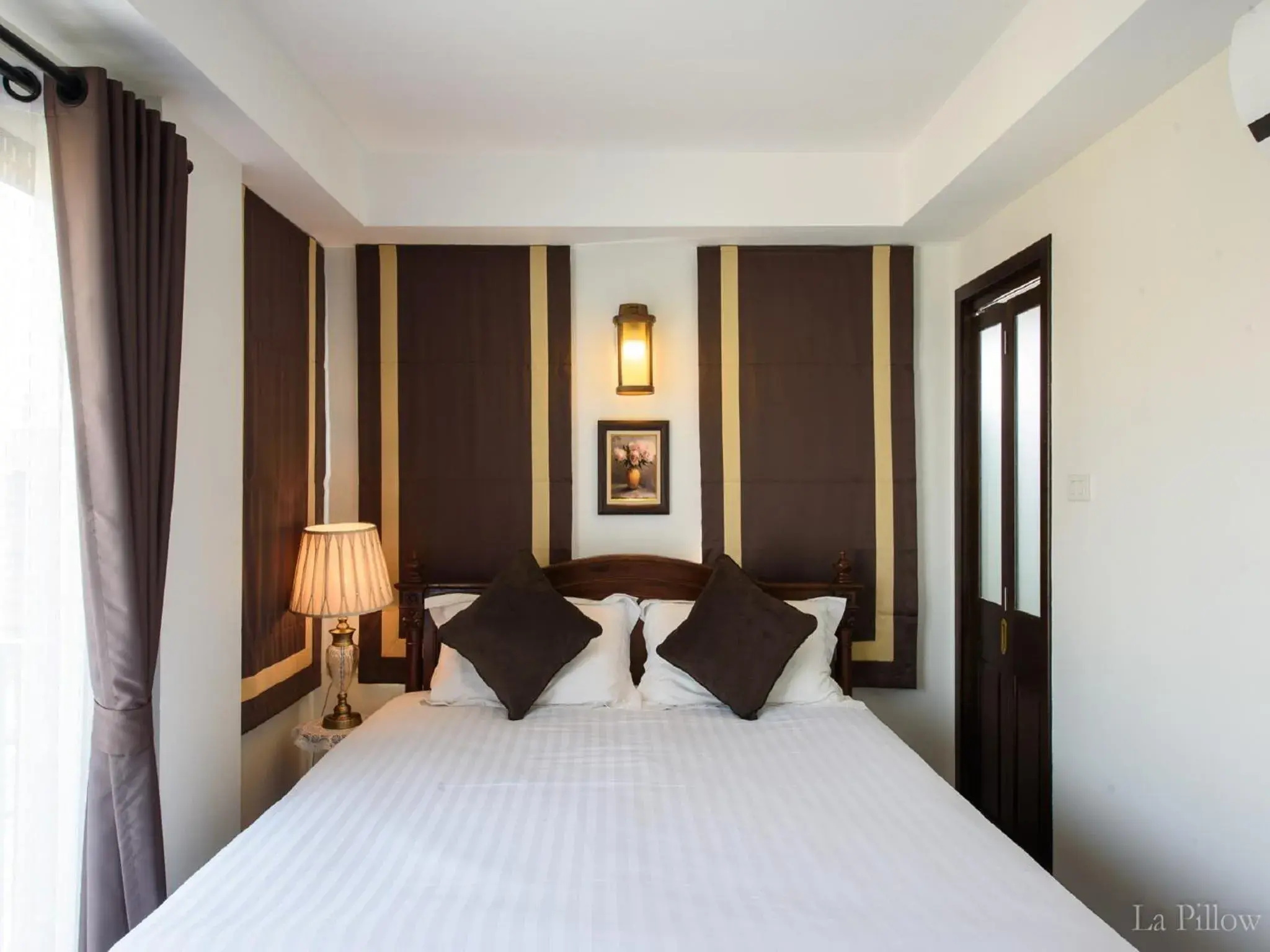 Bed in La Pillow 8 Bed in La Pillow 8