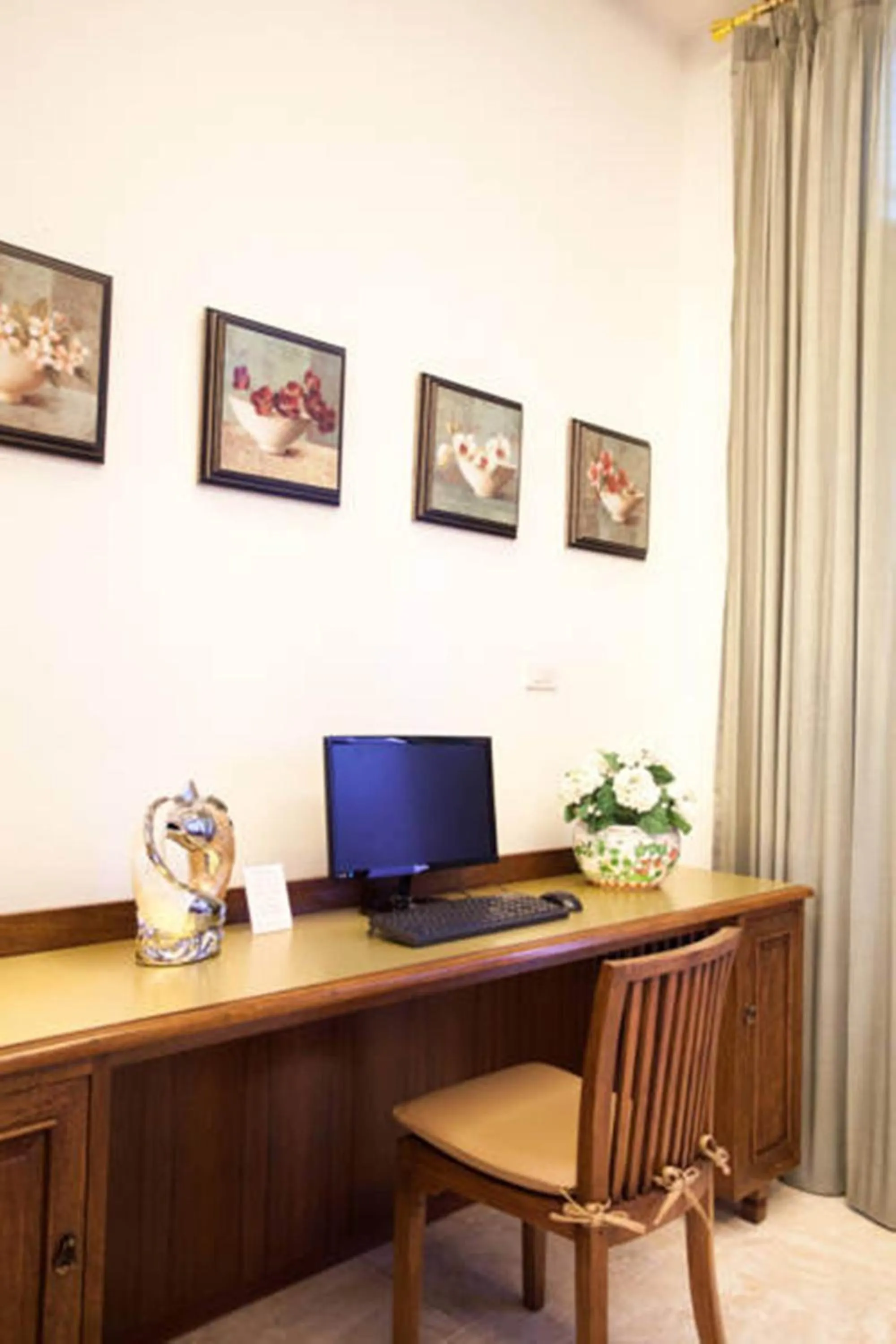 Decorative detail in La Pillow 8