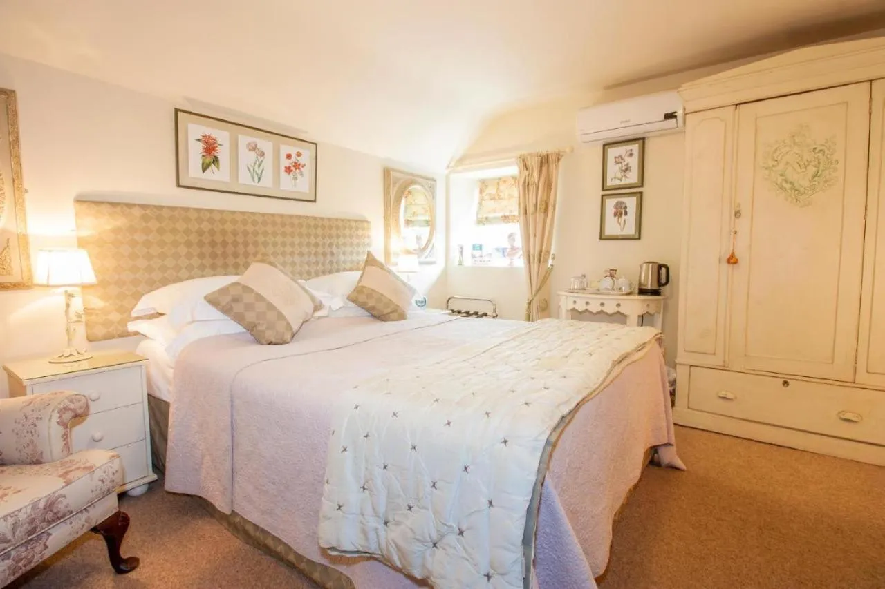 Bedroom, Bed in The Tankerville Arms