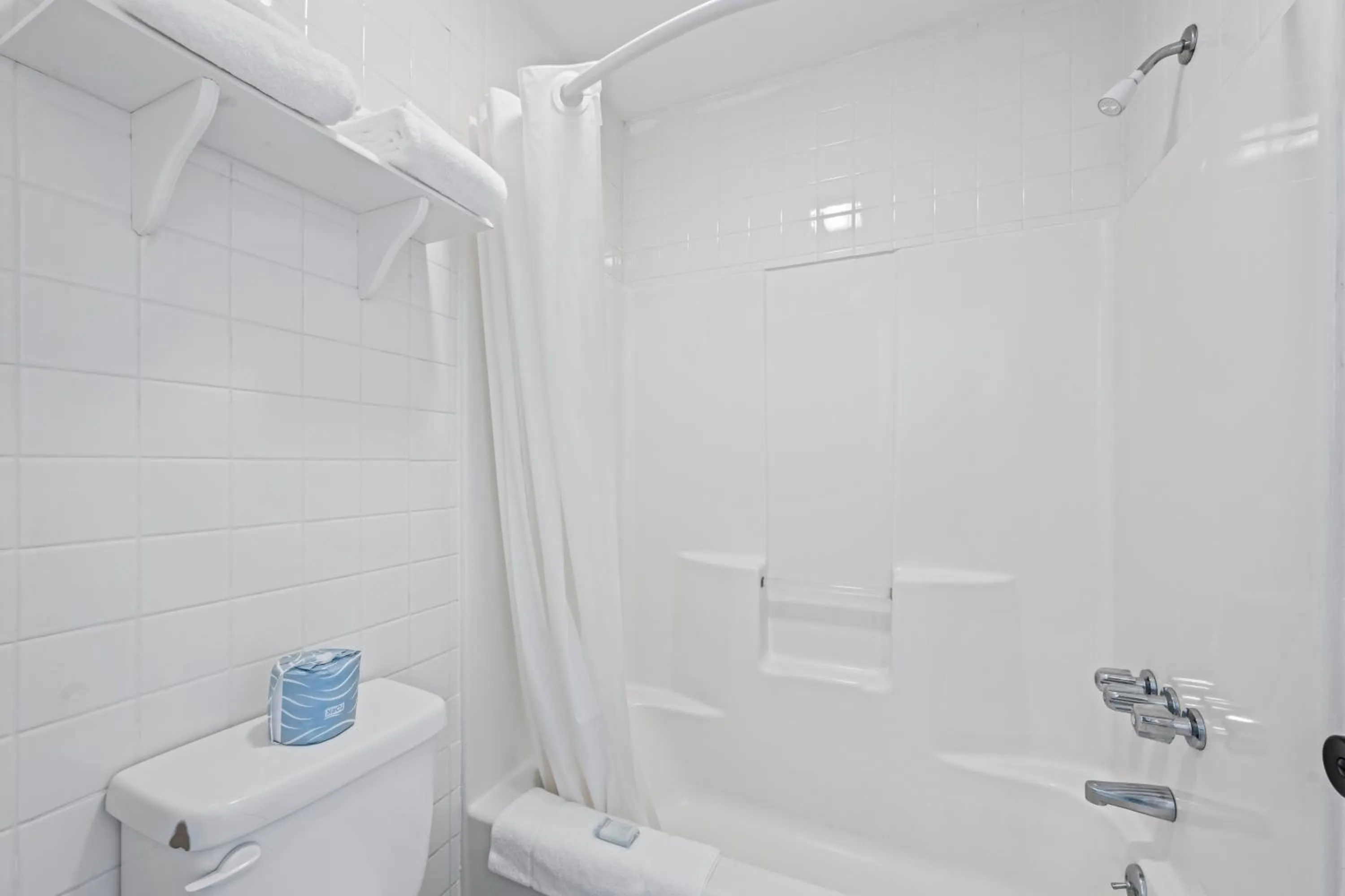 Bathroom in Charleston Creekside Inn