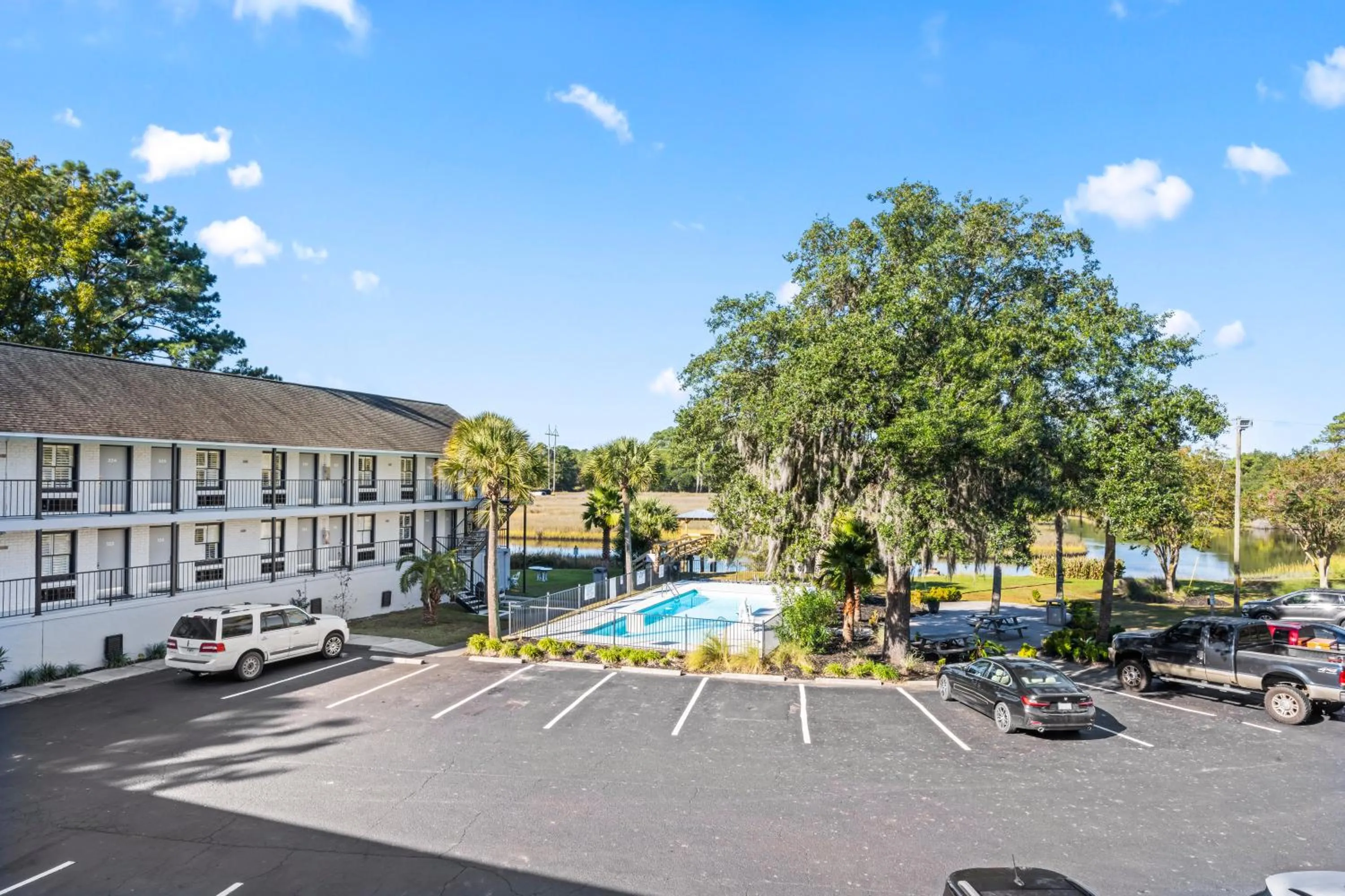 Pool view in Charleston Creekside Inn