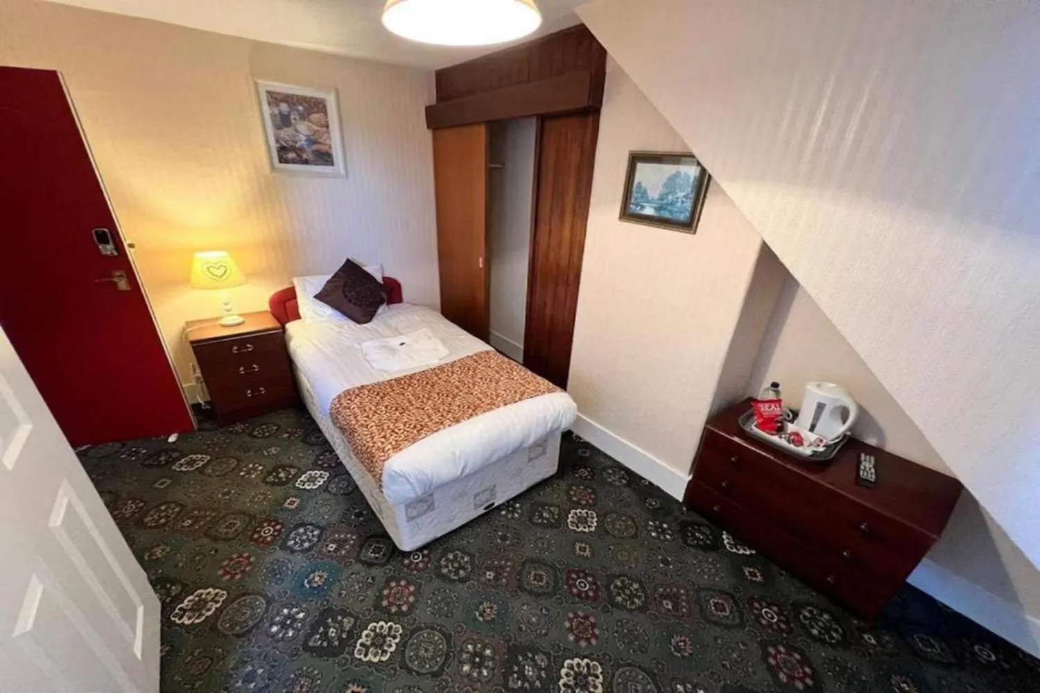 Bedroom, Bed in Belvedere Guest House, Great Yarmouth