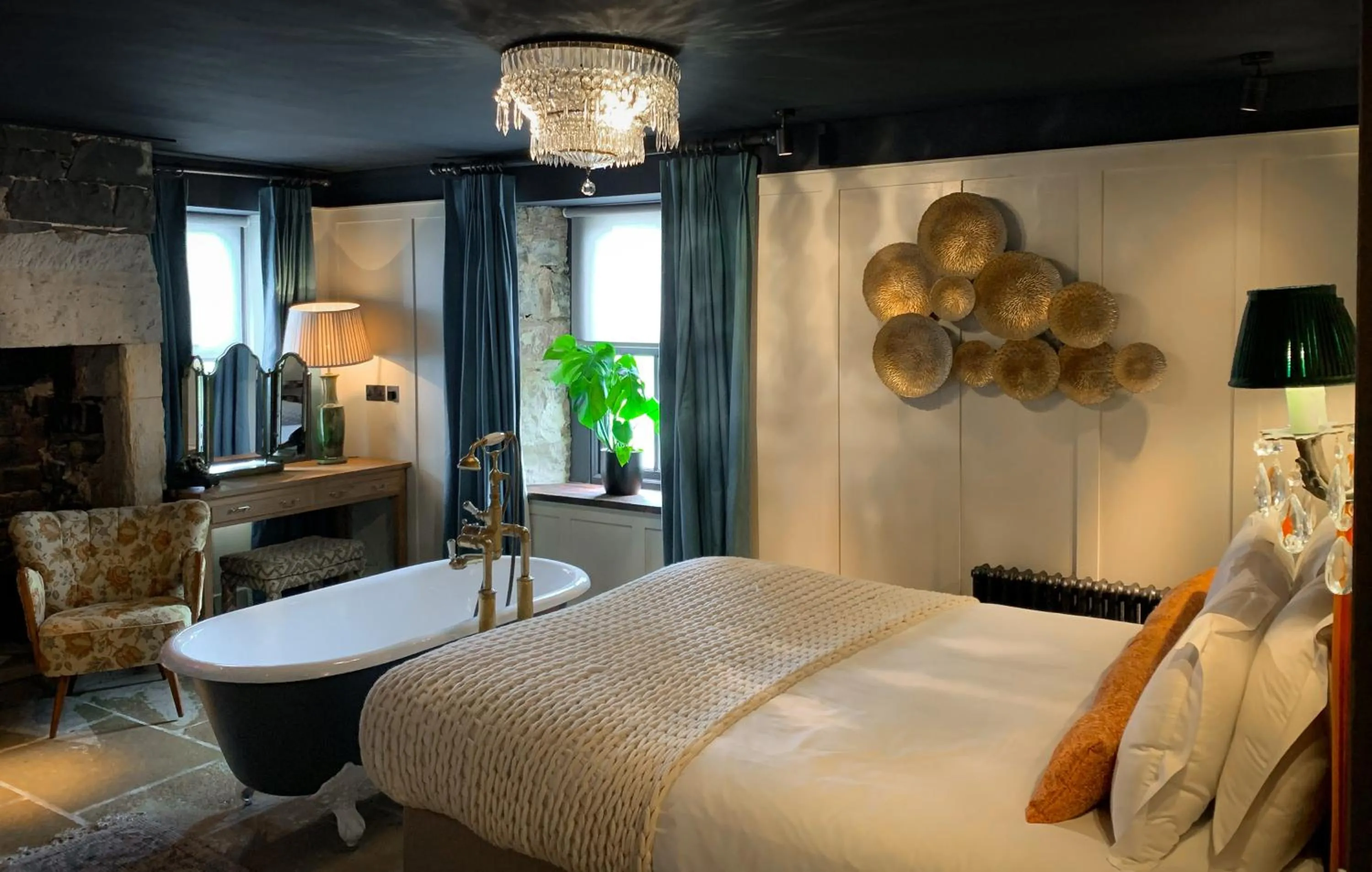 Photo of the whole room, Bed in The Joiners Arms