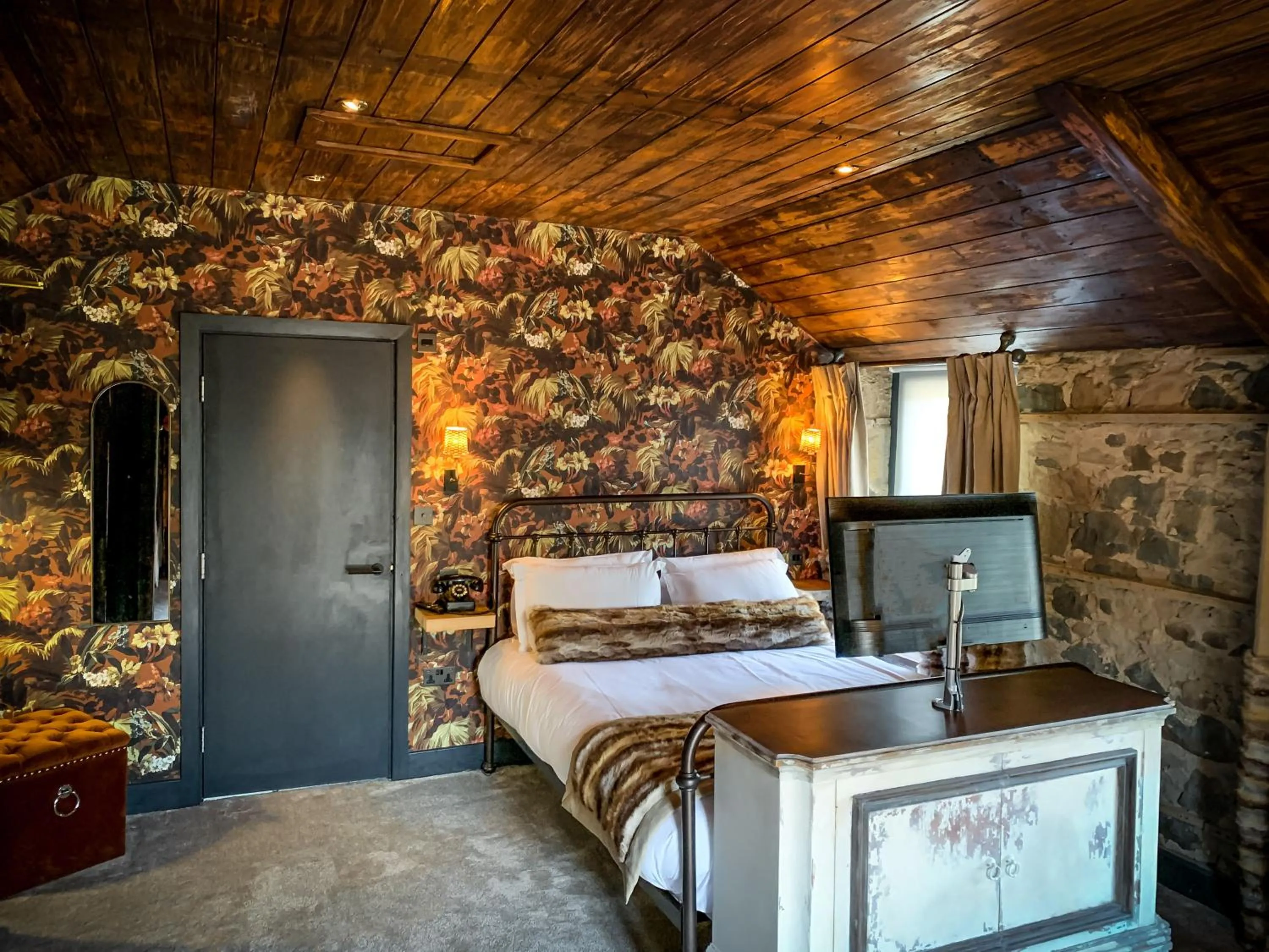 Bedroom, Bed in The Joiners Arms