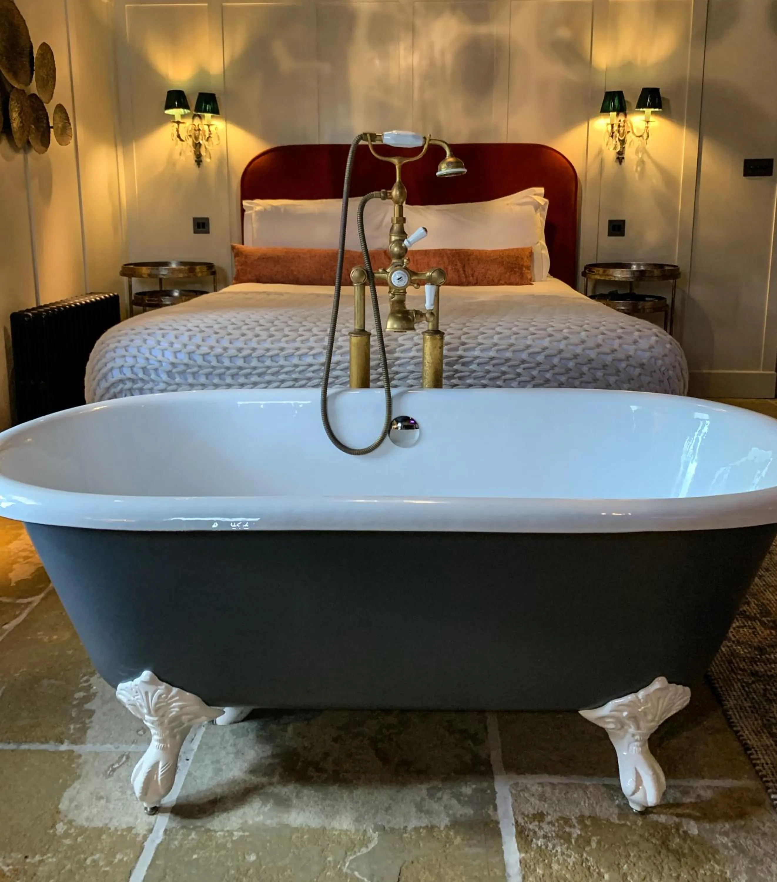 Bathroom, Bed in The Joiners Arms