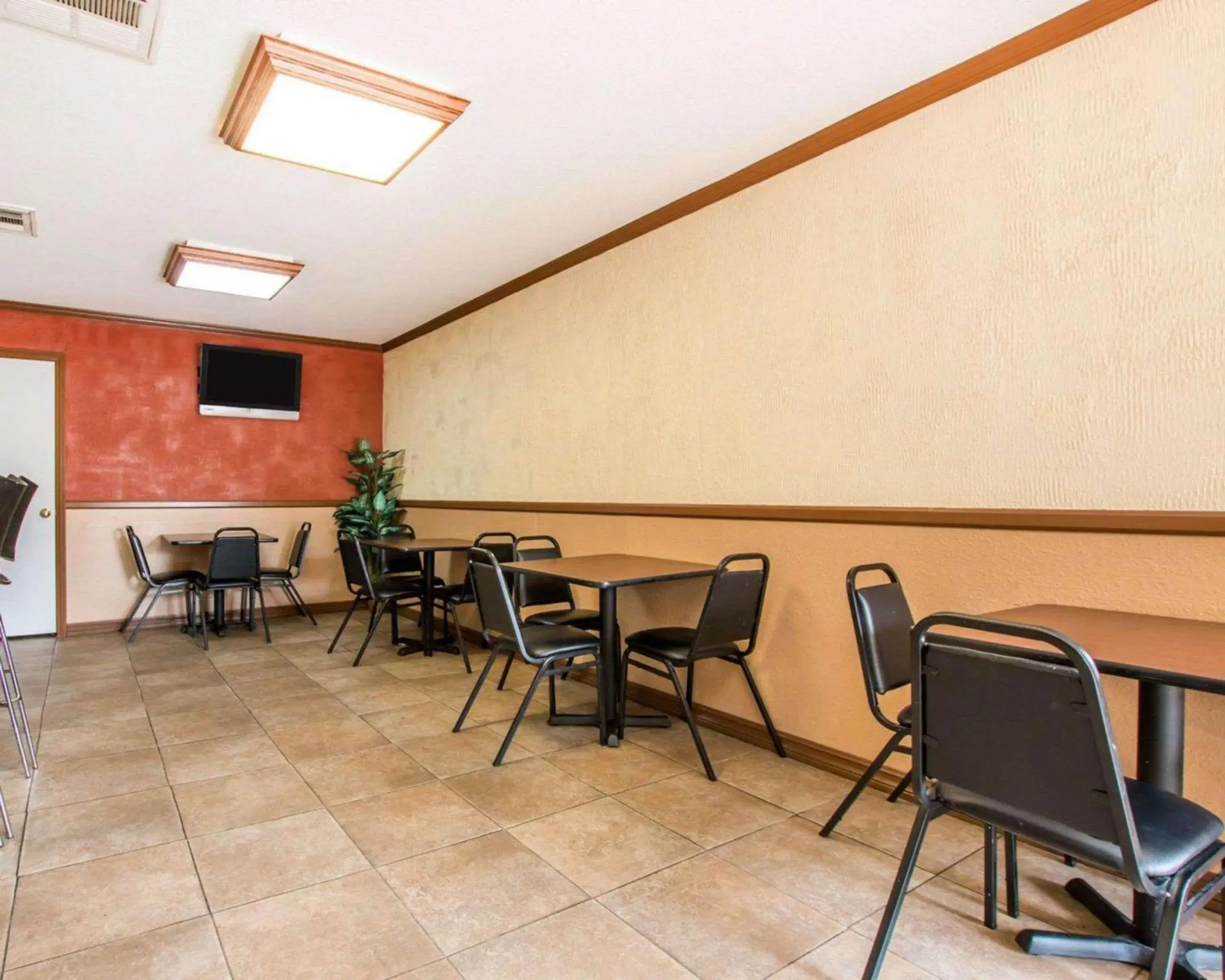 Restaurant/places to eat in Rodeway Inn Convention Center Restaurant/places to eat in Rodeway Inn Convention Center