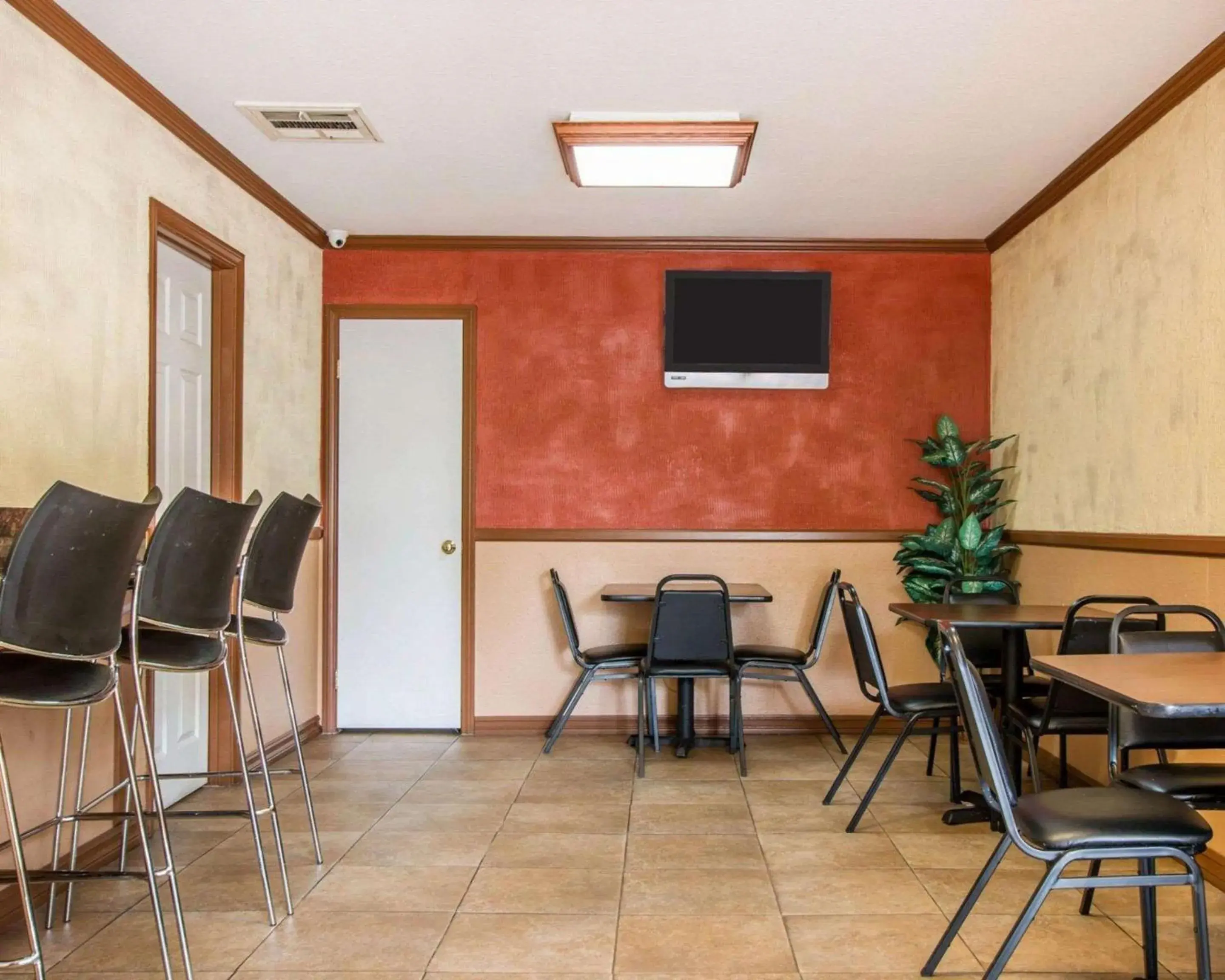 Restaurant/places to eat in Rodeway Inn Convention Center Restaurant/places to eat in Rodeway Inn Convention Center