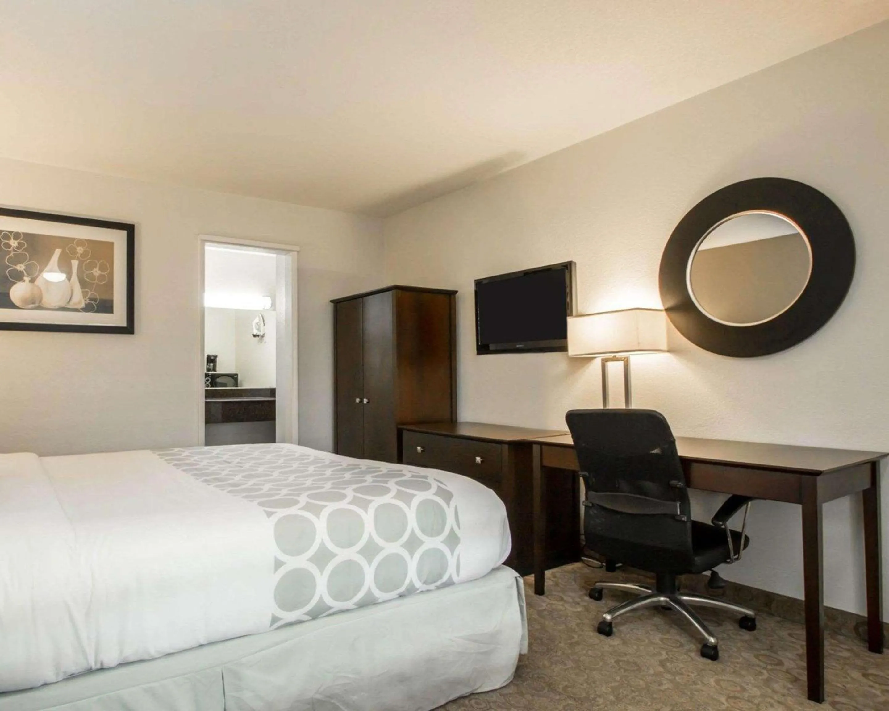 Photo of the whole room, Bed in Rodeway Inn Convention Center