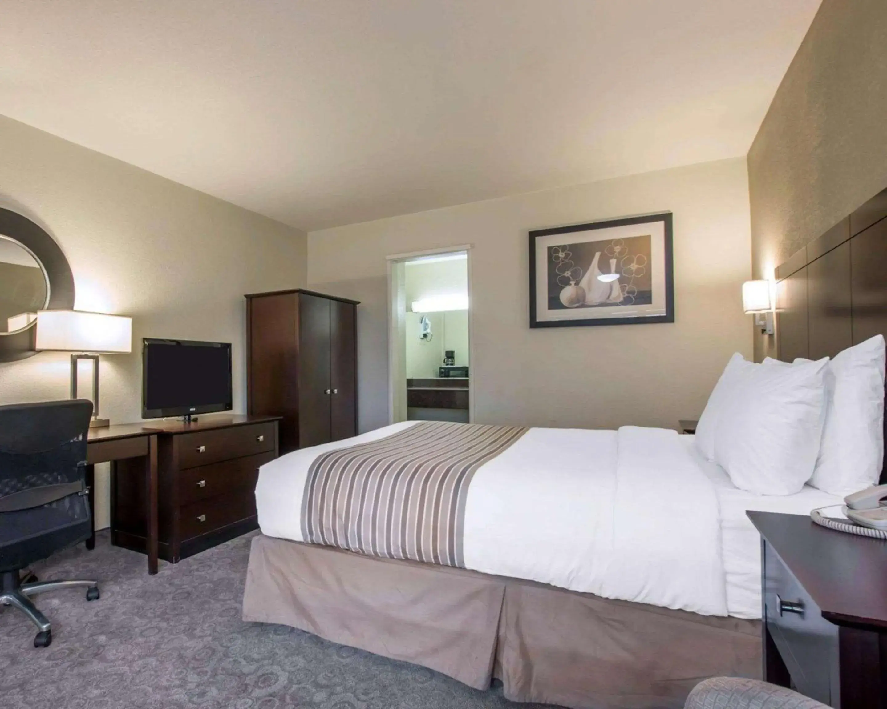 Photo of the whole room, Bed in Rodeway Inn Convention Center Photo of the whole room, Bed in Rodeway Inn Convention Center