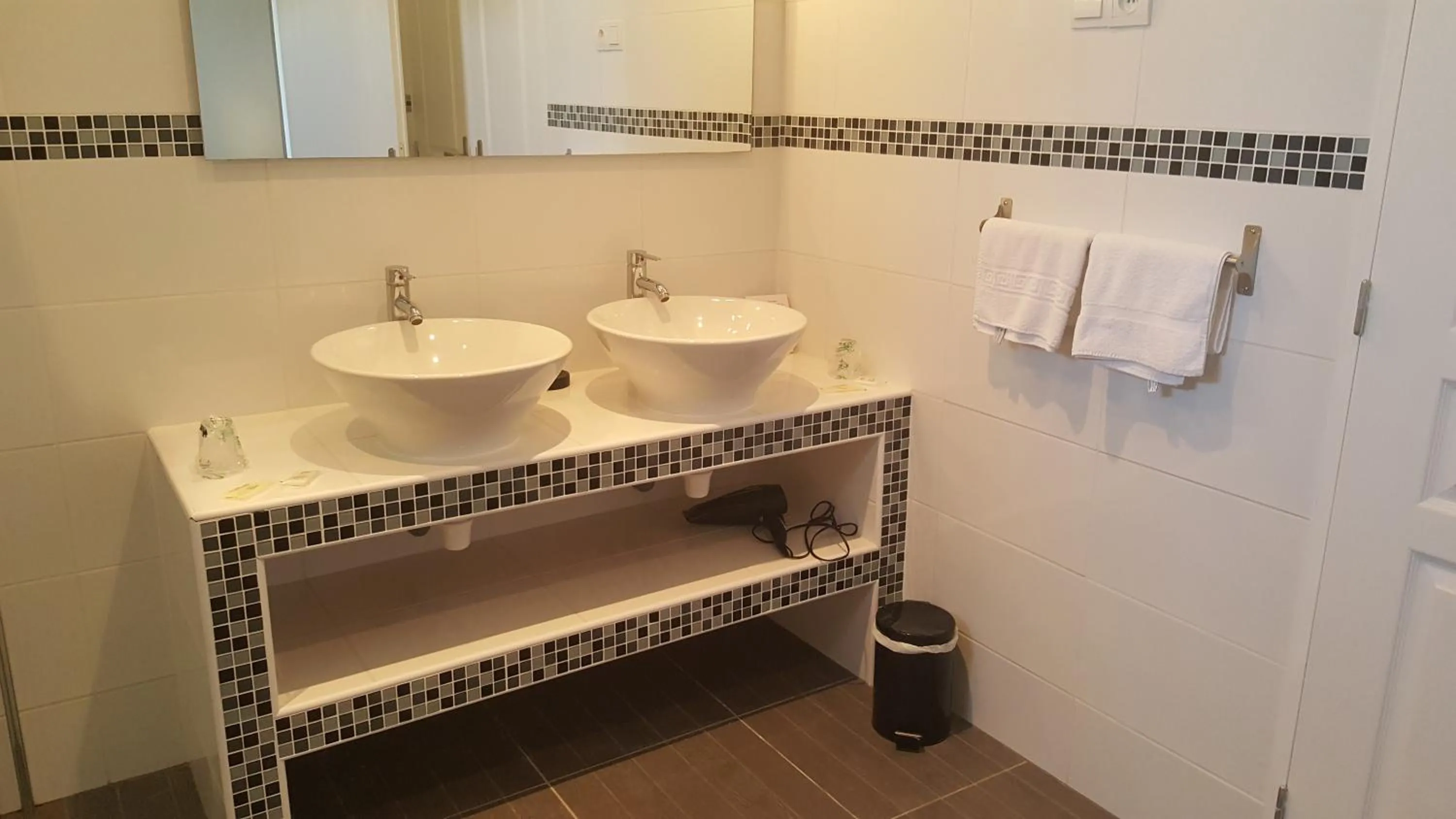 Bathroom in Hôtel "U Nebbiu"