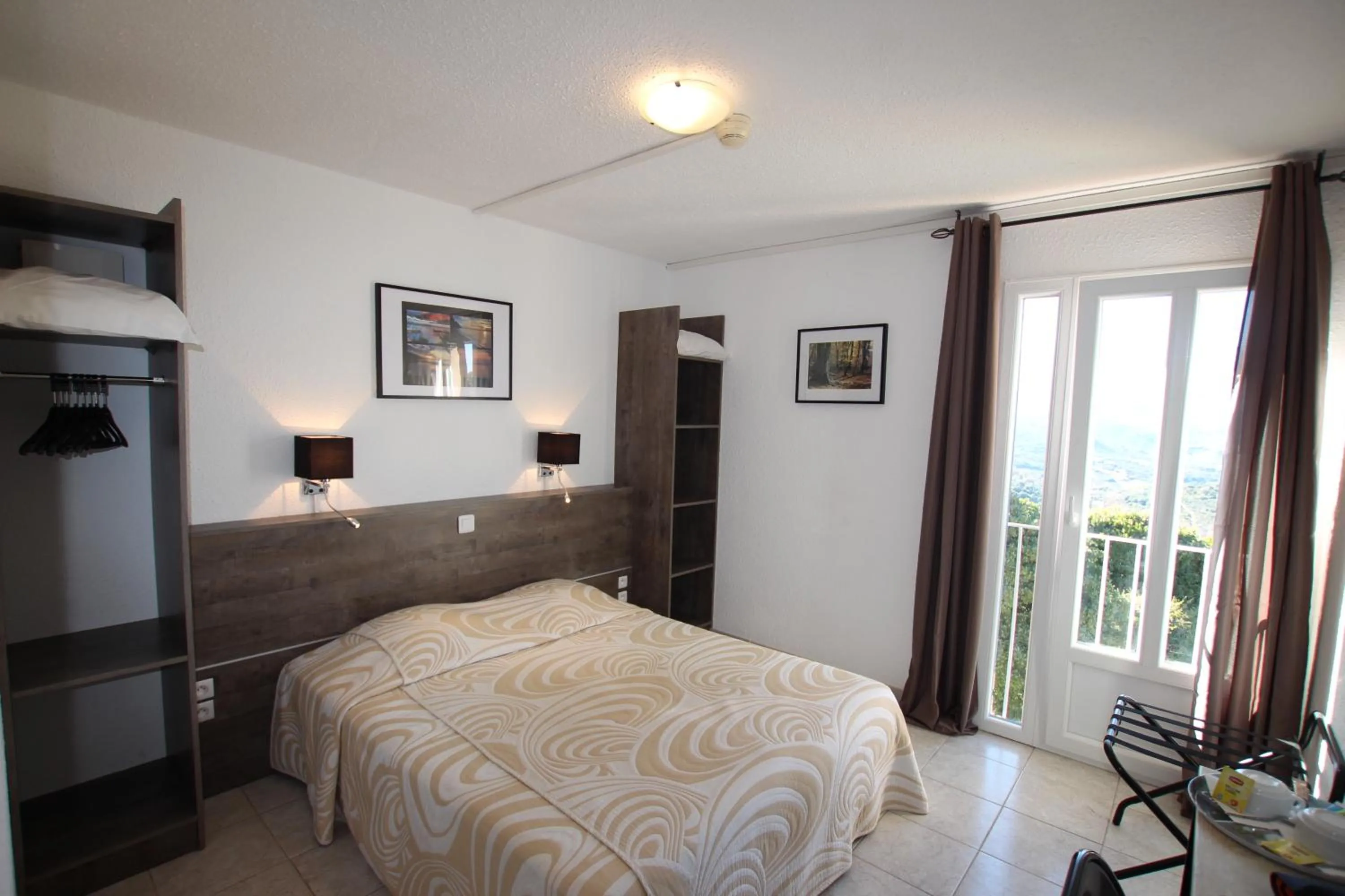 Photo of the whole room, Bed in Hôtel "U Nebbiu"