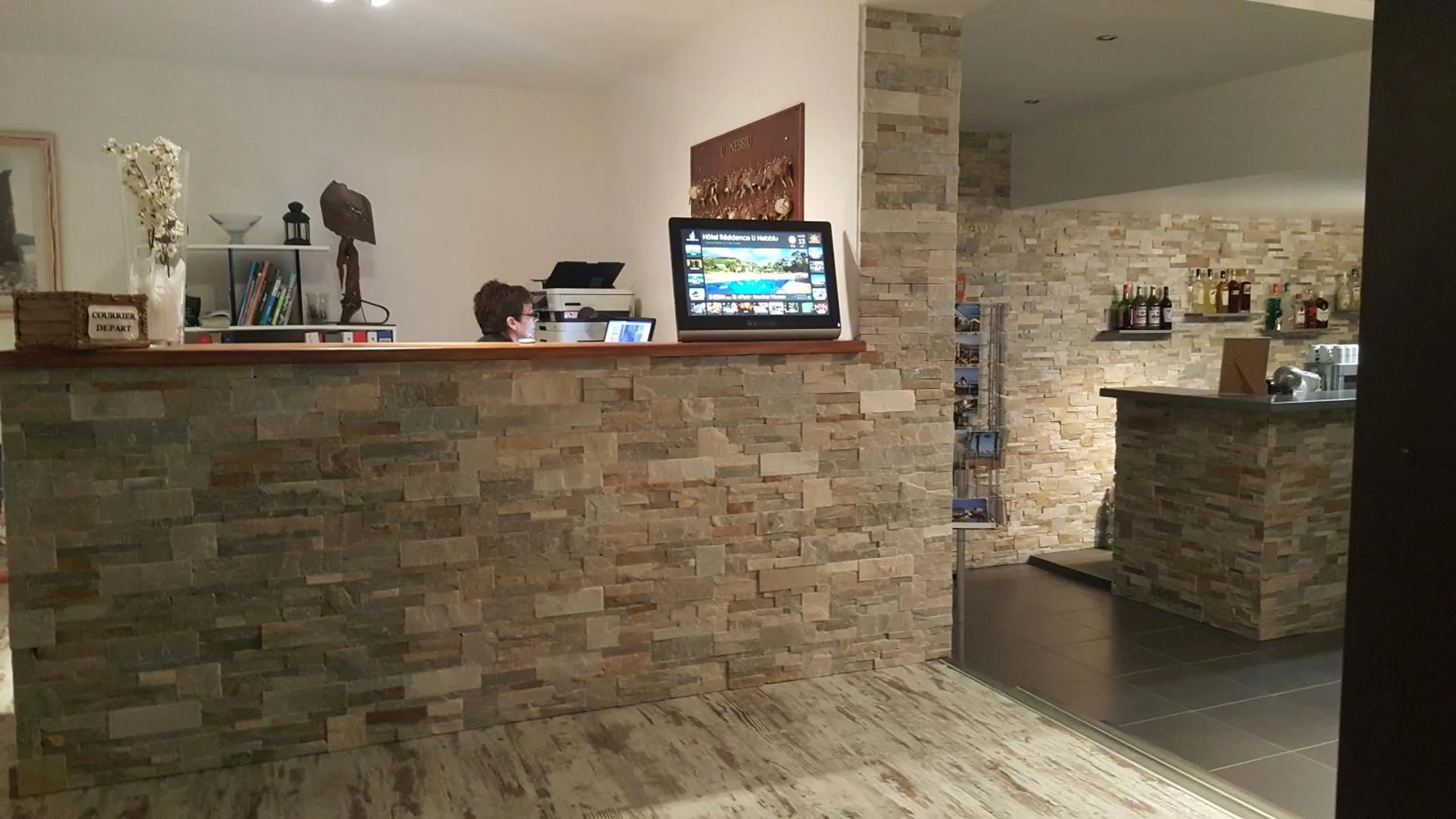 Lobby or reception in Hôtel "U Nebbiu"
