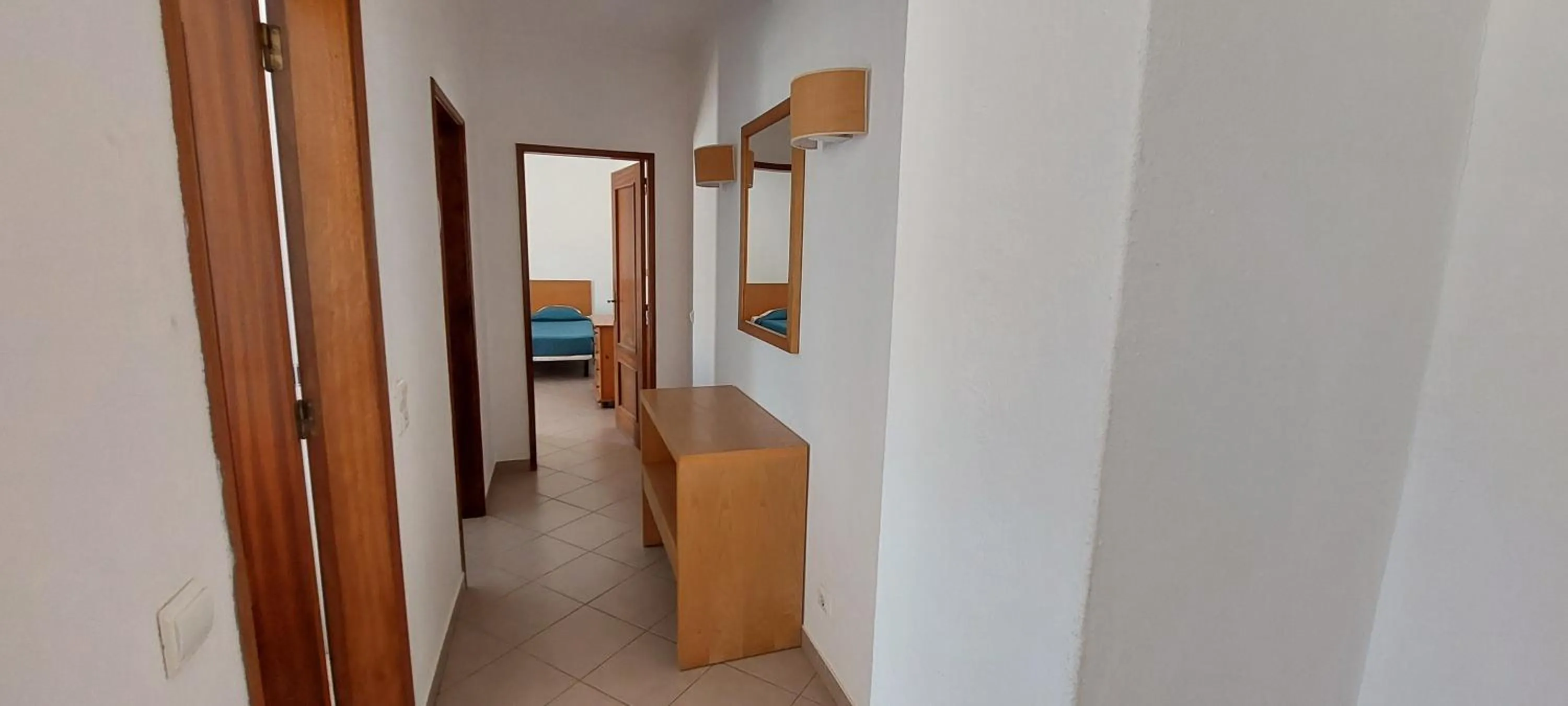 Photo of the whole room, Bed in Castelos da Rocha