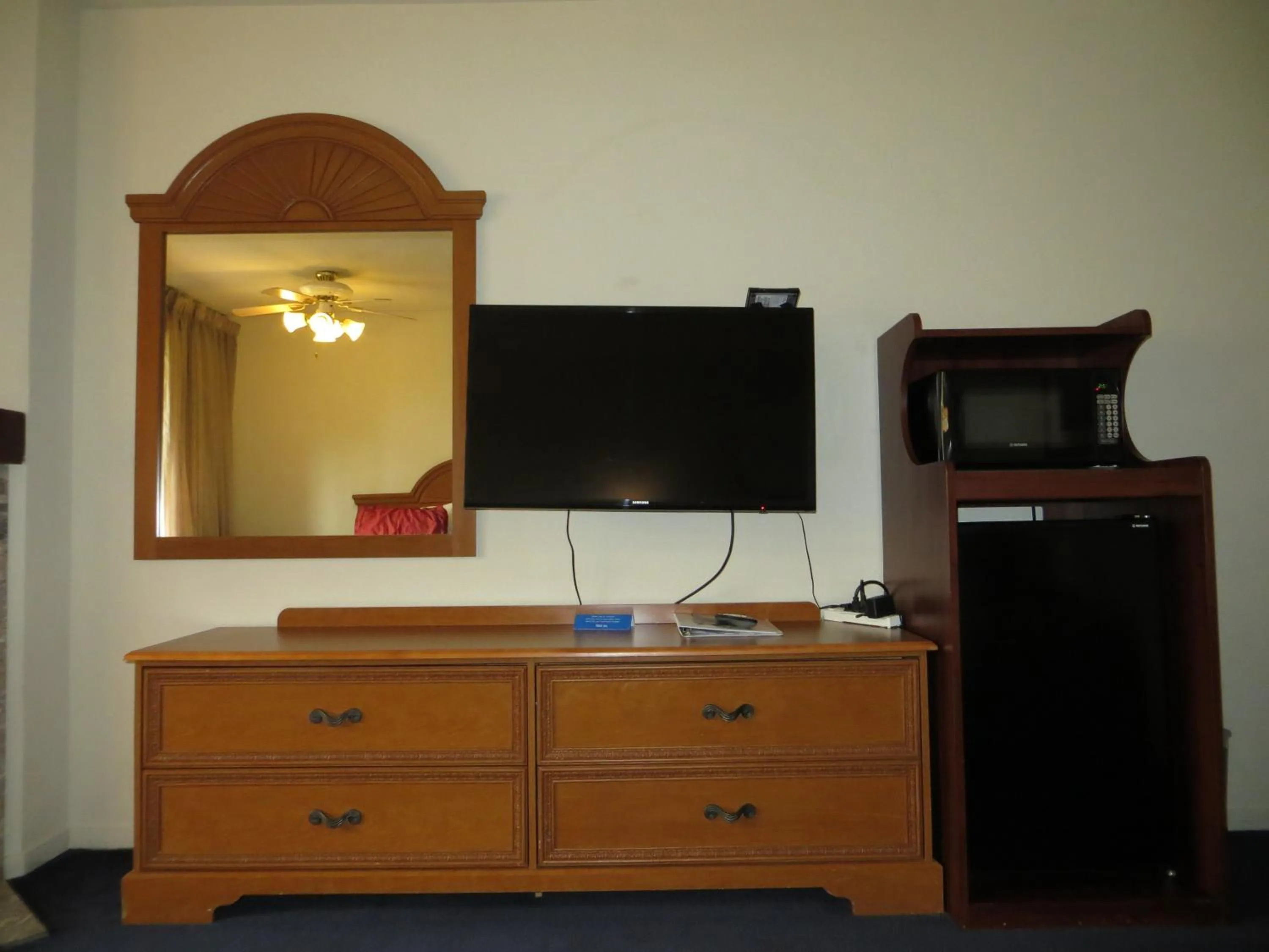 TV and multimedia in The Monarch Resort