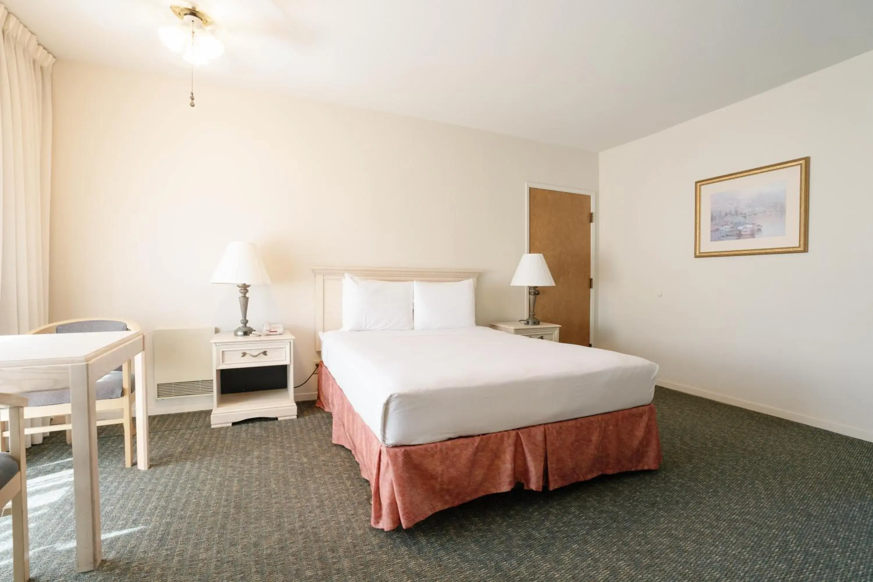 Bed in The Monarch Resort Bed in The Monarch Resort