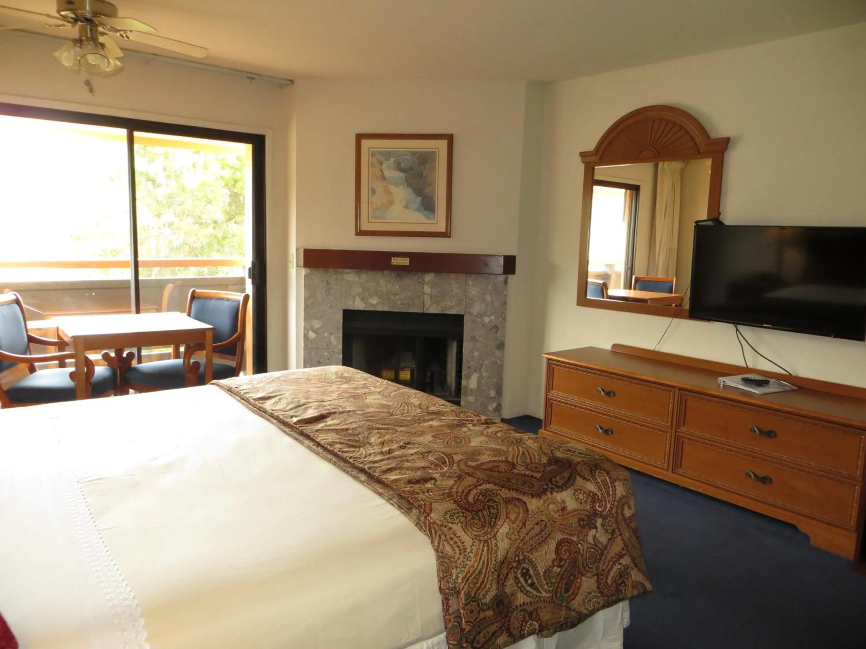 Bed in The Monarch Resort