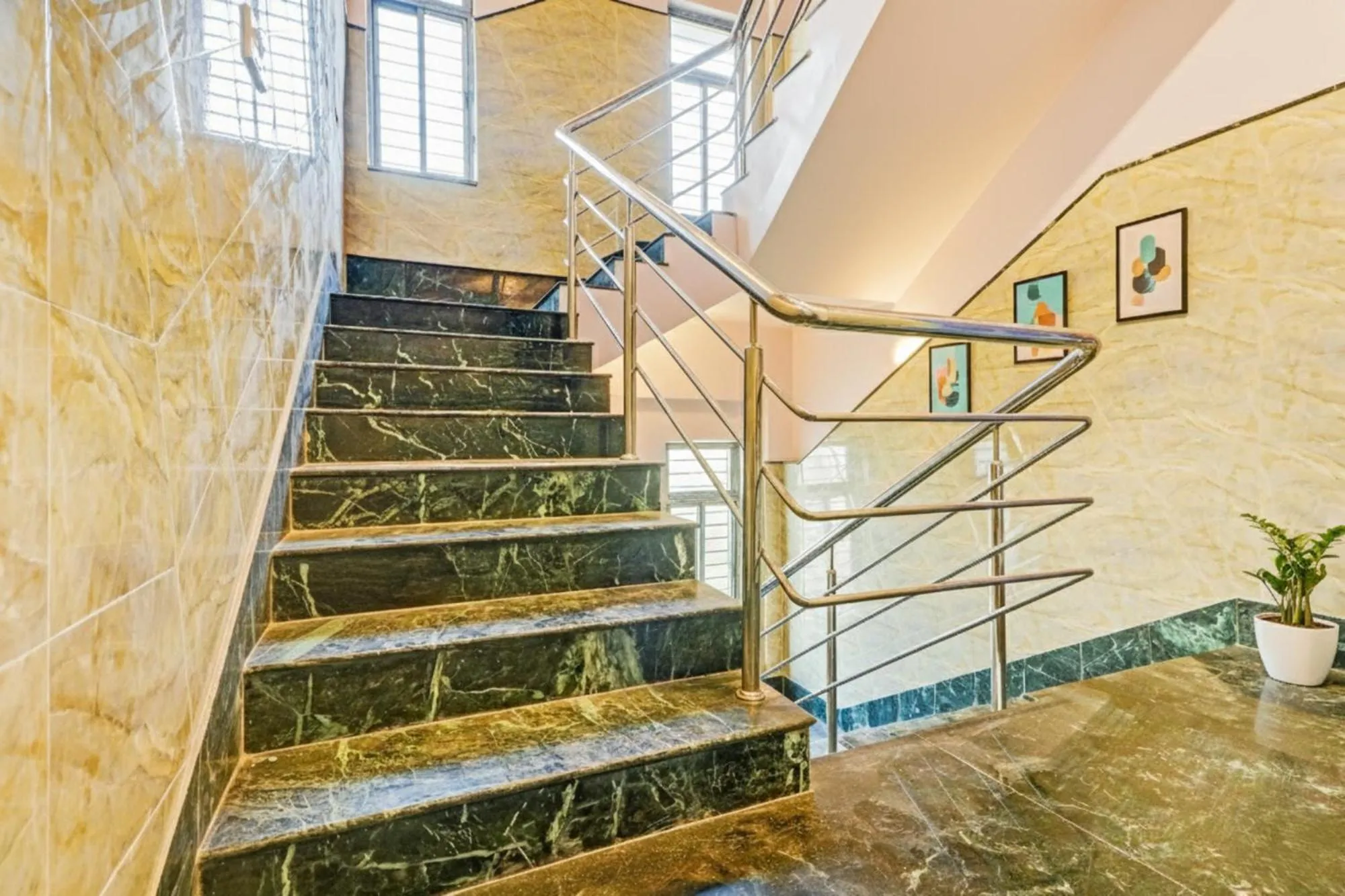 Lobby or reception in FabExpress Step Inn - Nr Biswa Bangla Gate