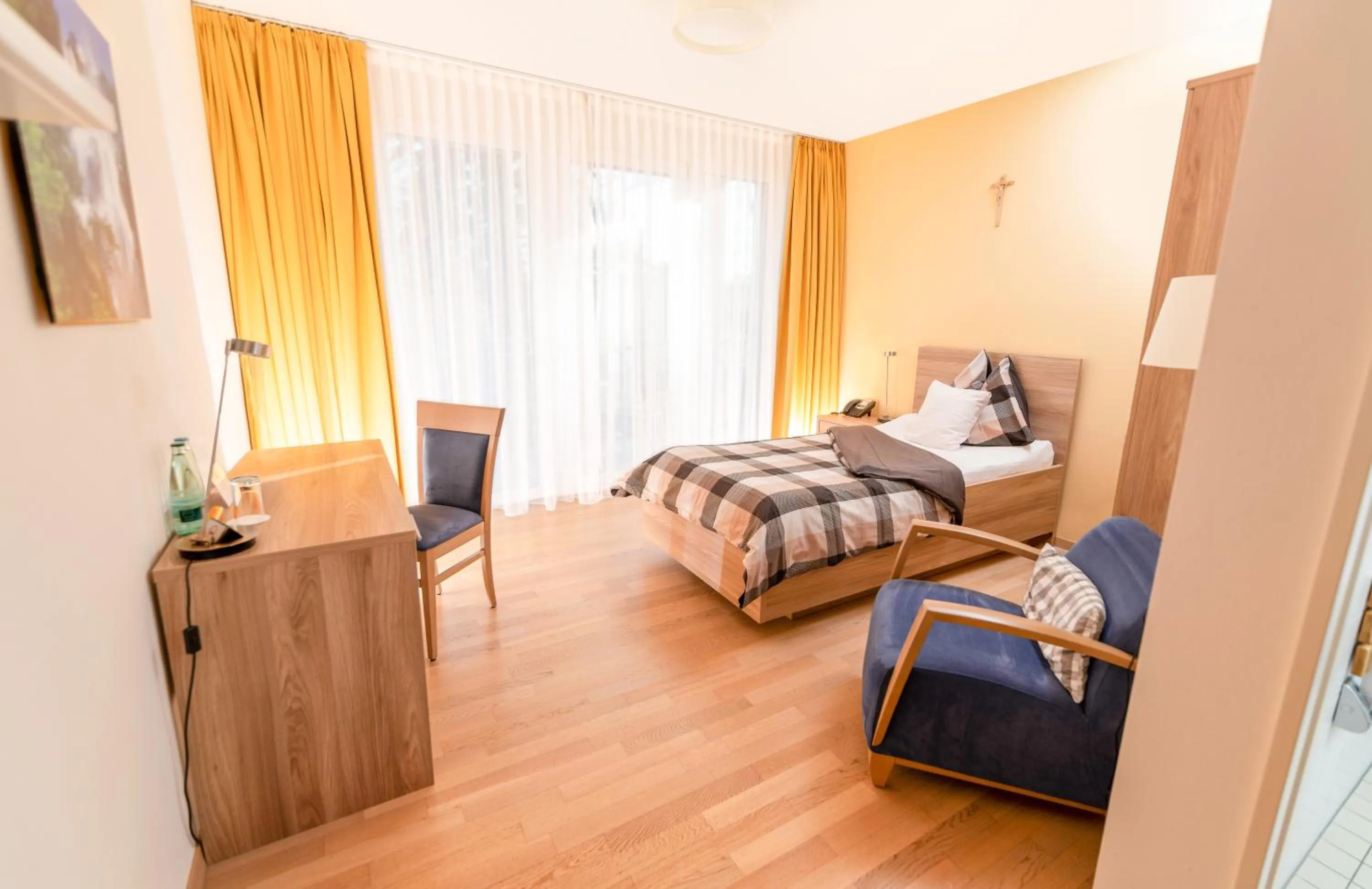 Photo of the whole room, Bed in Hotel Restaurant Sokrates