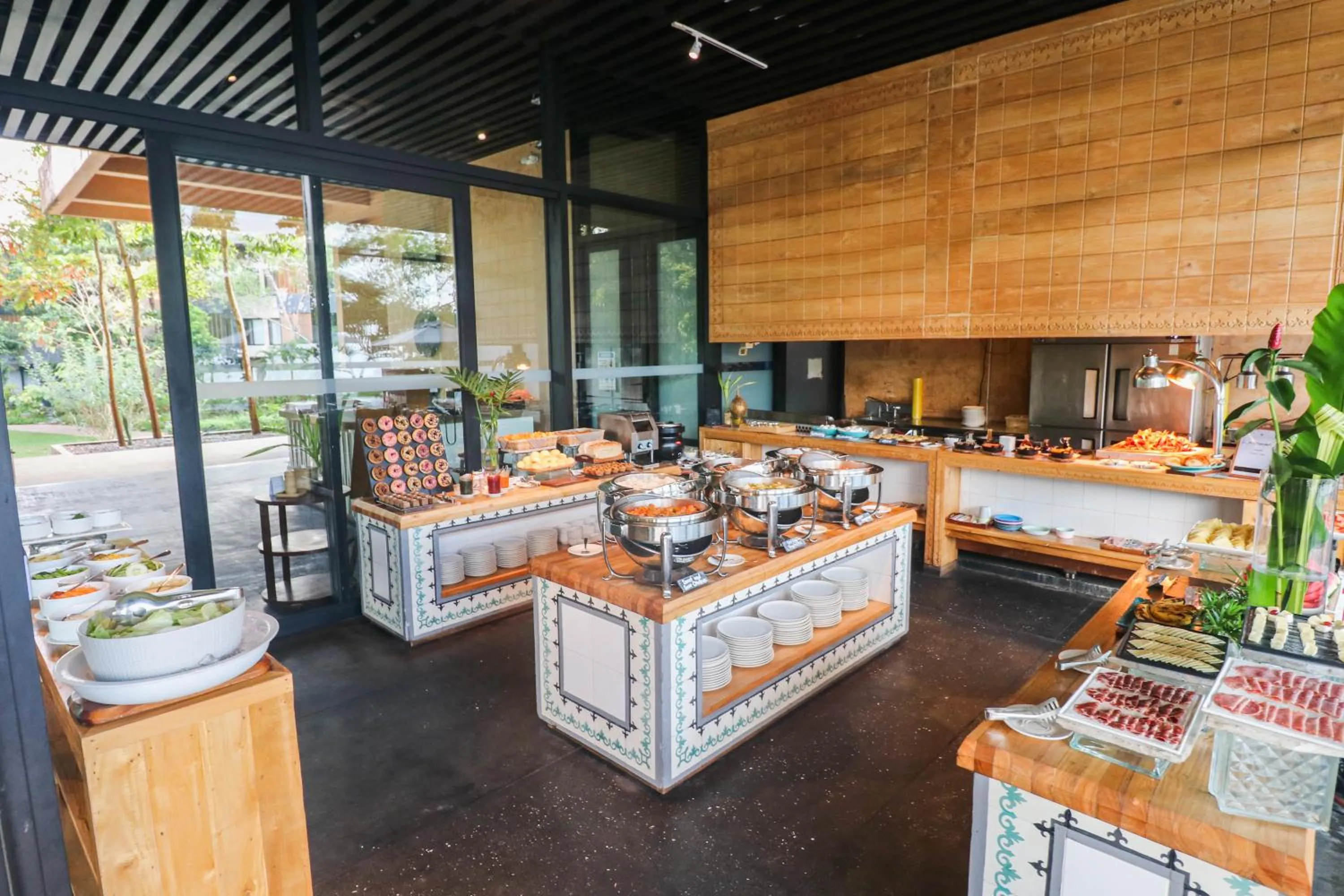 Restaurant/places to eat in Amorita Resort Bohol