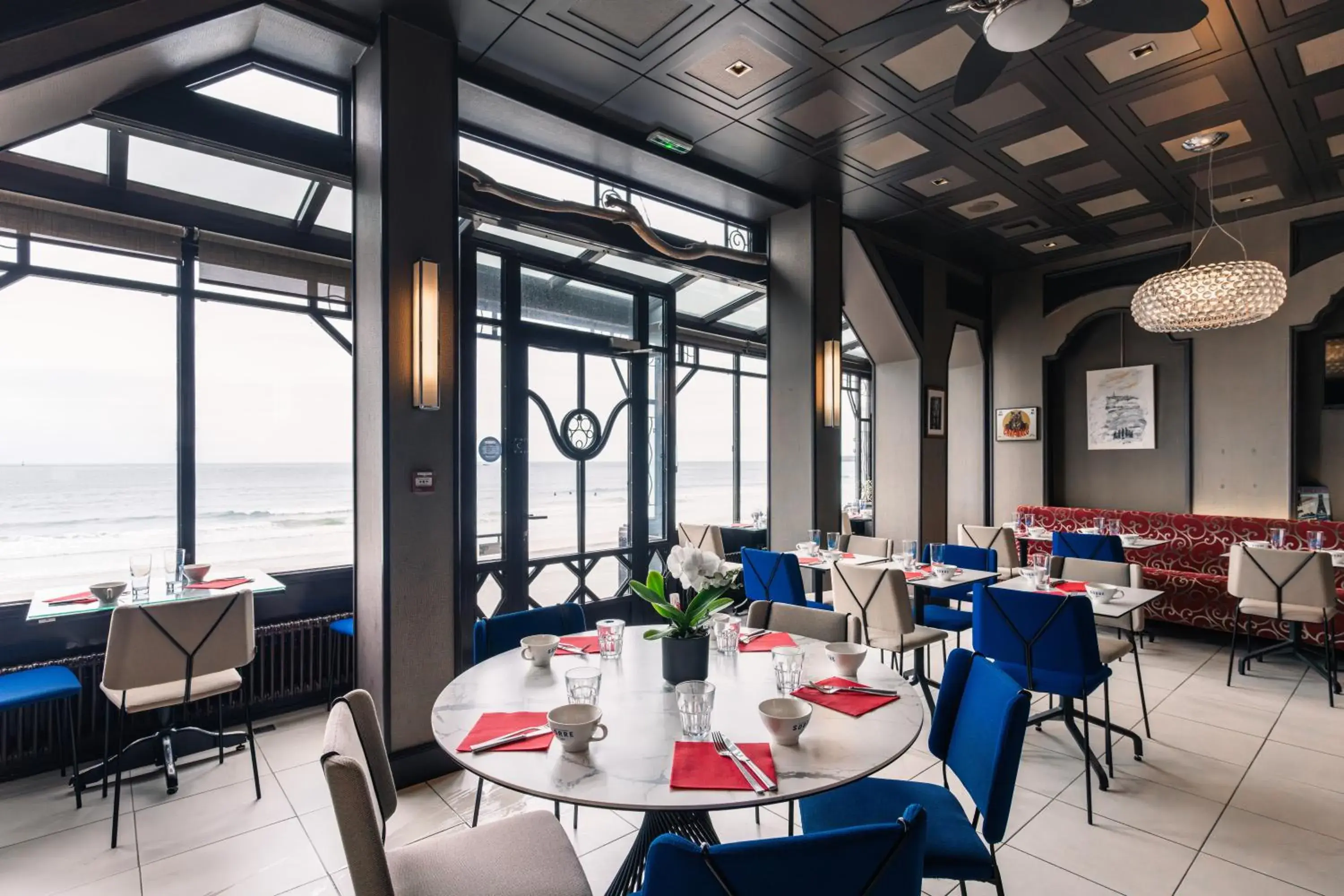 Restaurant/places to eat in Ambassadeurs Logis Hotel Restaurant/places to eat in Ambassadeurs Logis Hotel