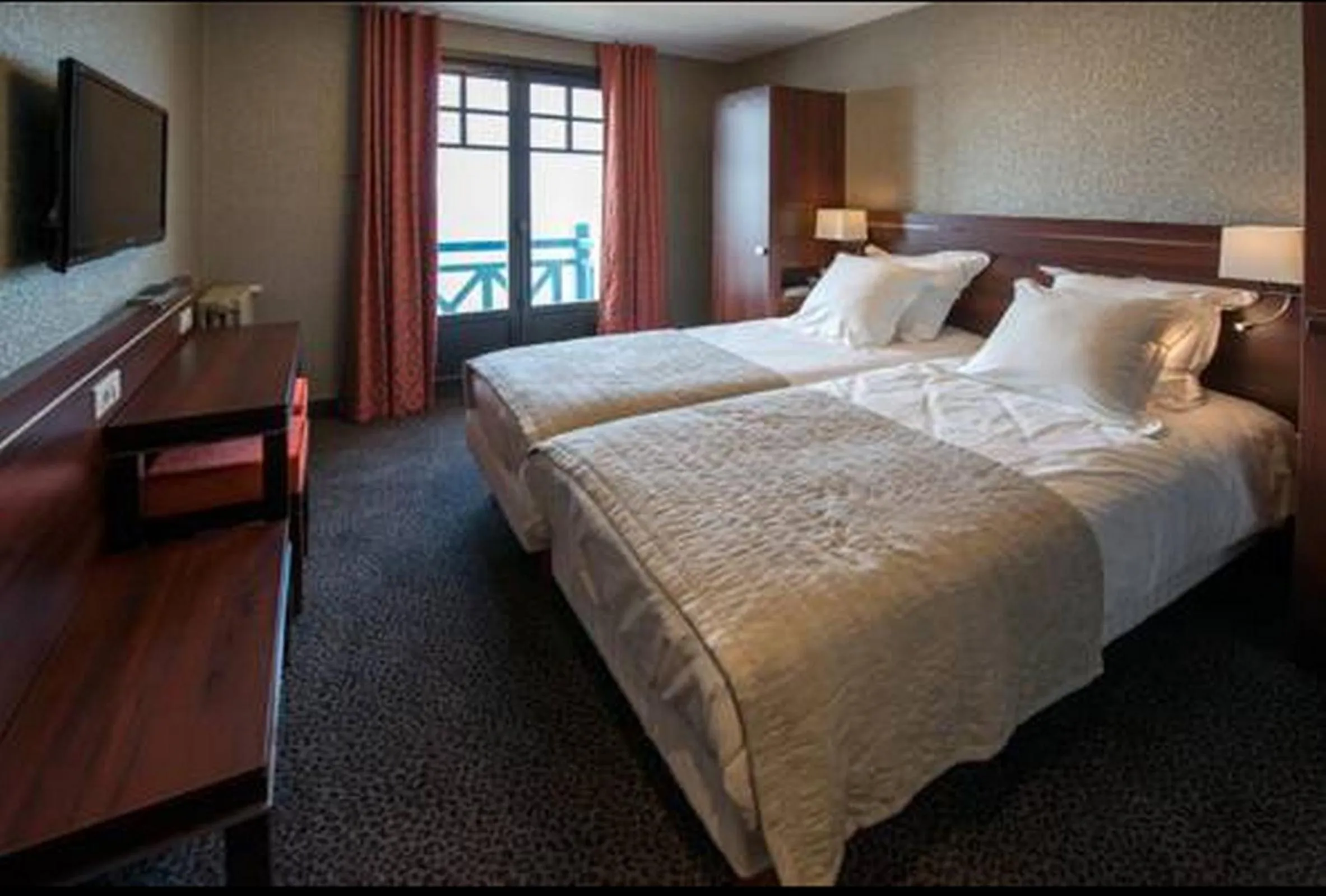 Photo of the whole room, Bed in Ambassadeurs Logis Hotel