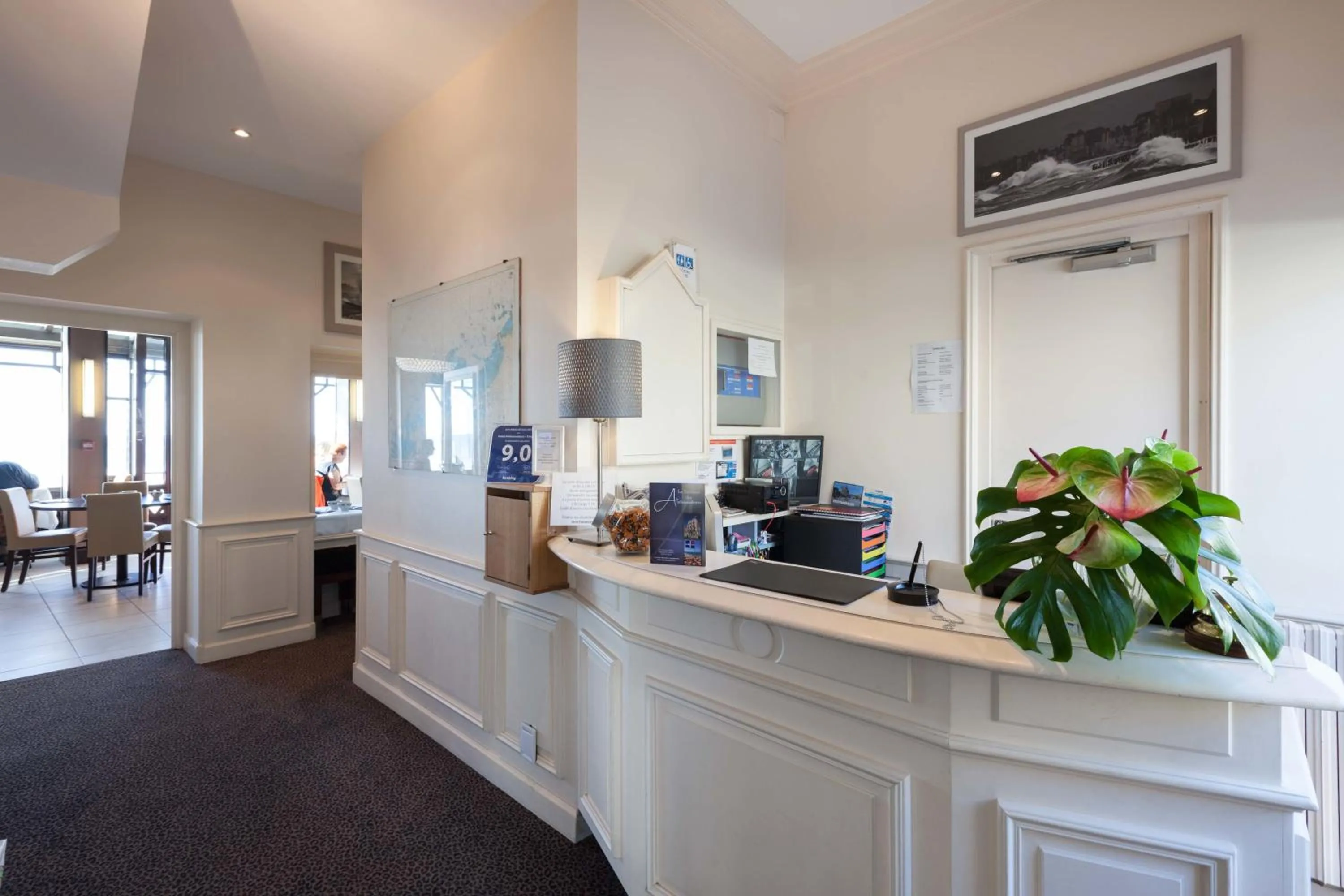 Lobby or reception in Ambassadeurs Logis Hotel