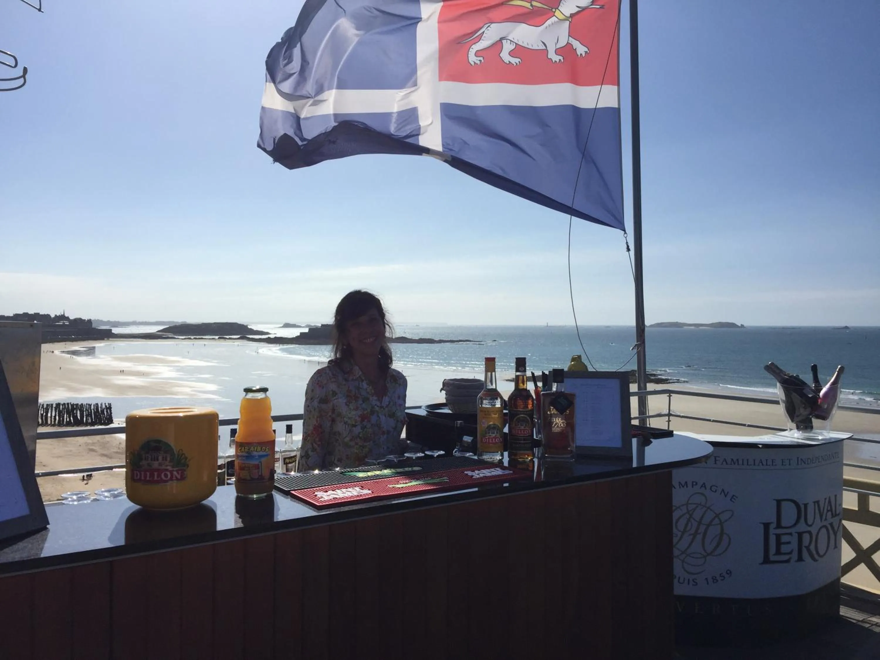 Lounge or bar in Ambassadeurs Logis Hotel