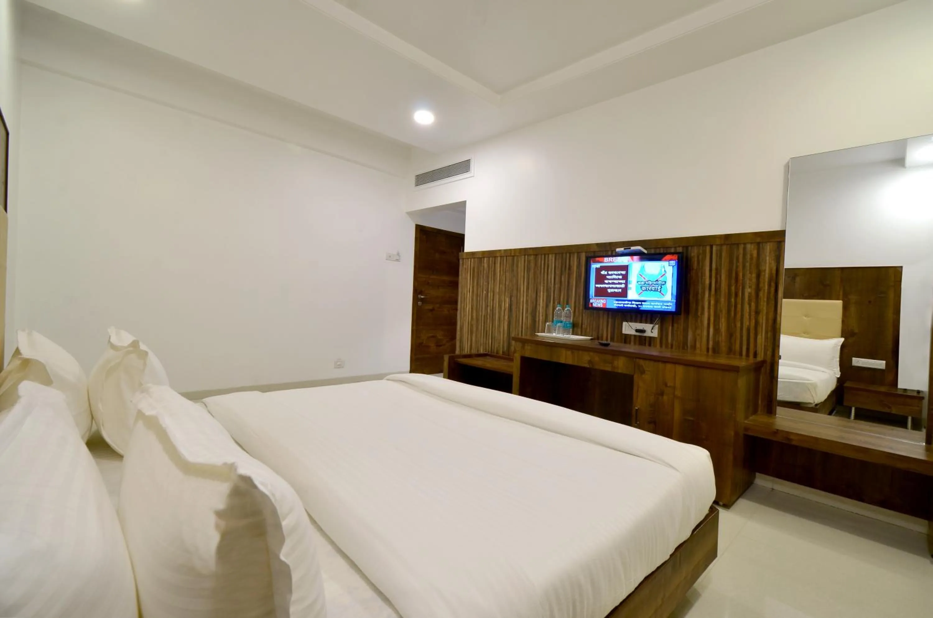 Bedroom, Bed in Hotel Dwarka Park