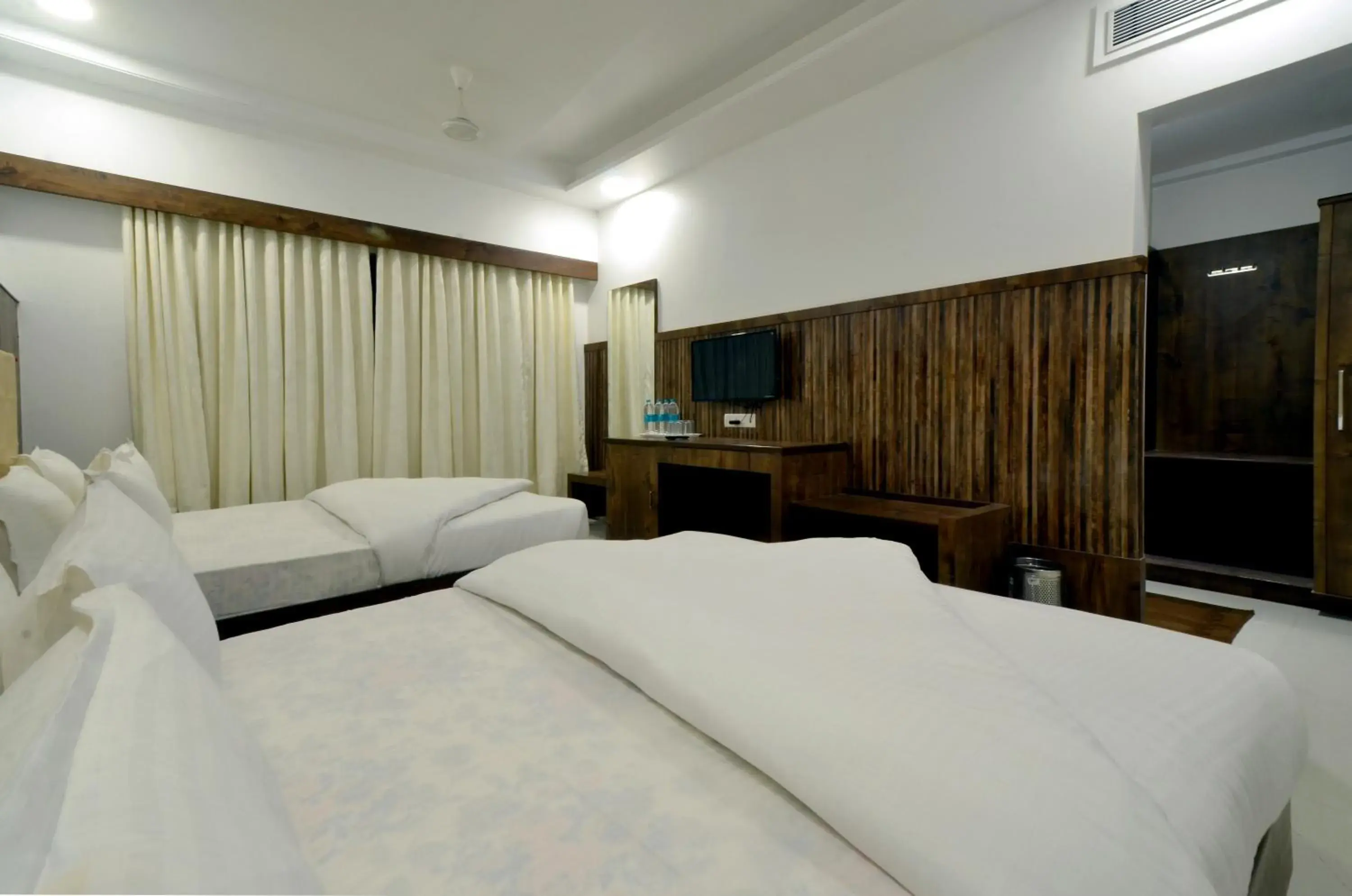 Photo of the whole room, Bed in Hotel Dwarka Park Photo of the whole room, Bed in Hotel Dwarka Park