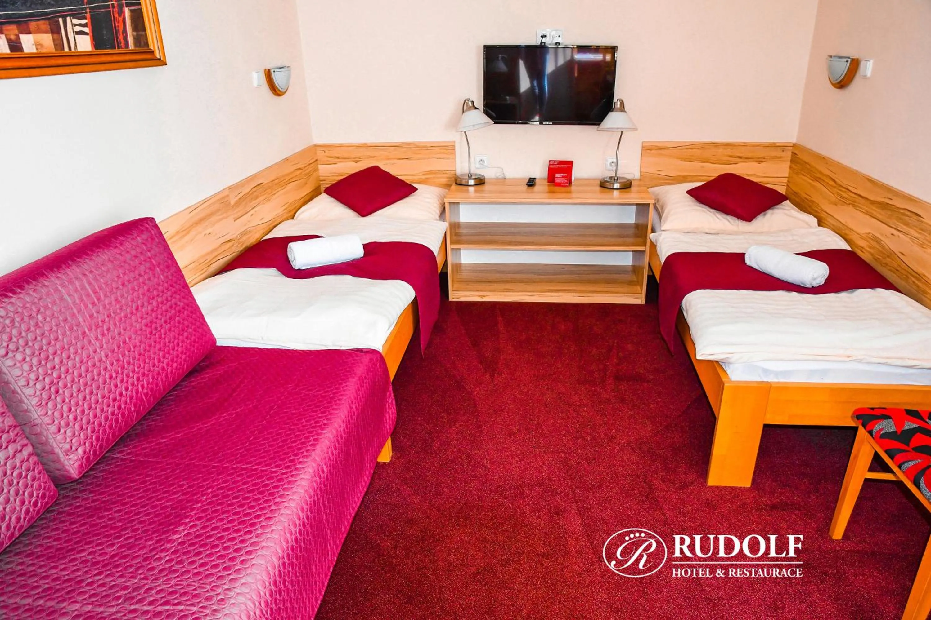 Standard Twin Room with Sofa - single occupancy in Hotel Rudolf